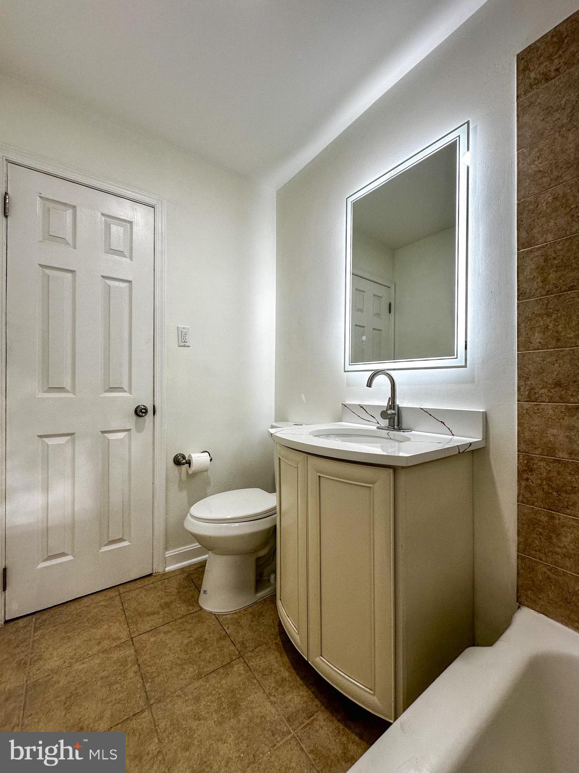 2208 COLUMBIA PLACE