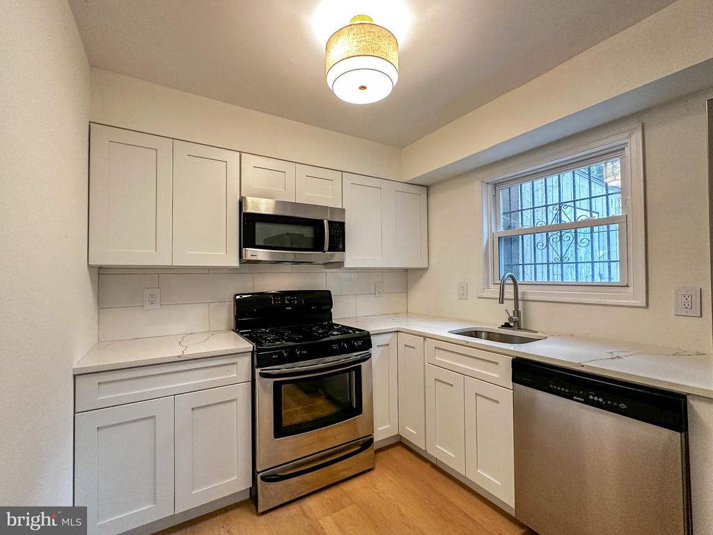 2208 COLUMBIA PLACE