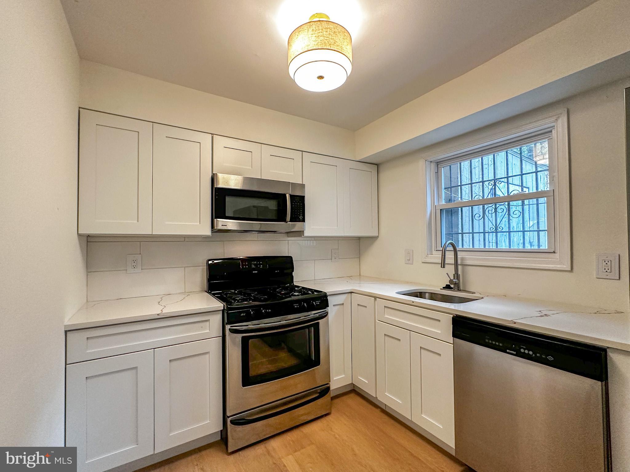 2208 COLUMBIA PLACE