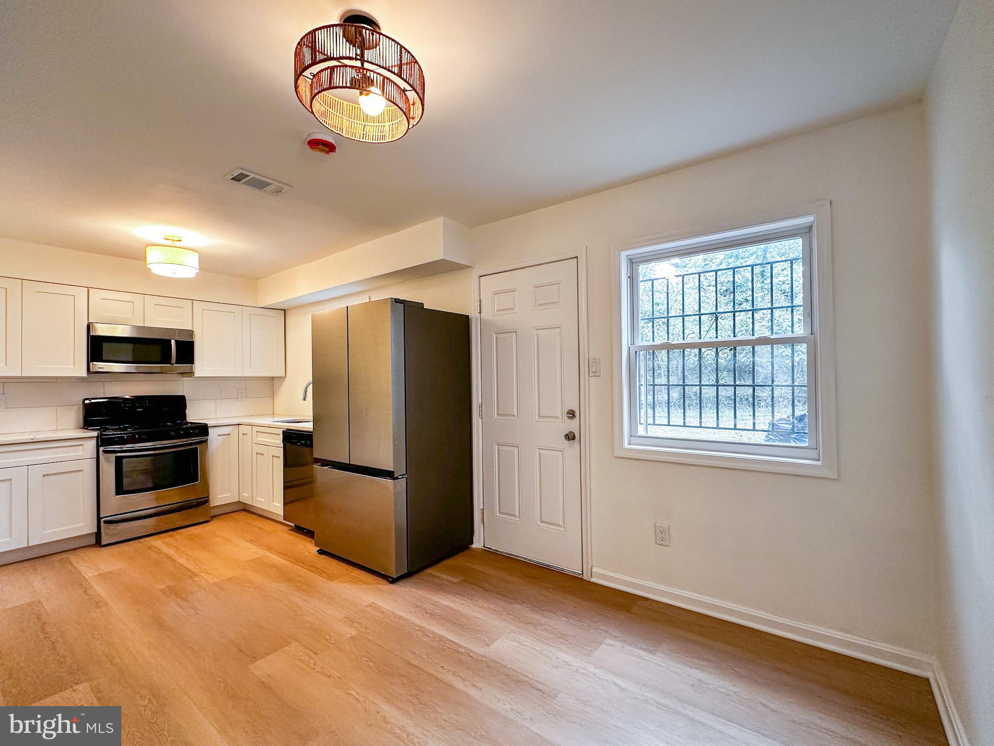 2208 COLUMBIA PLACE