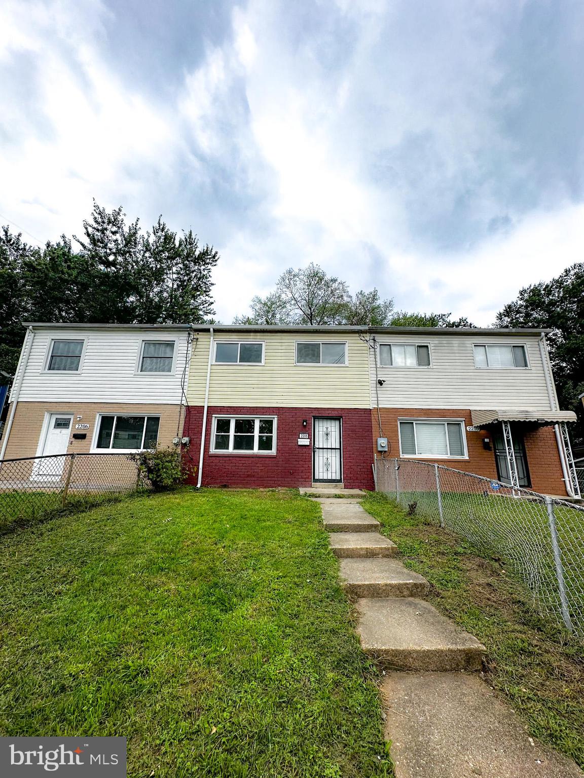 2208 COLUMBIA PLACE