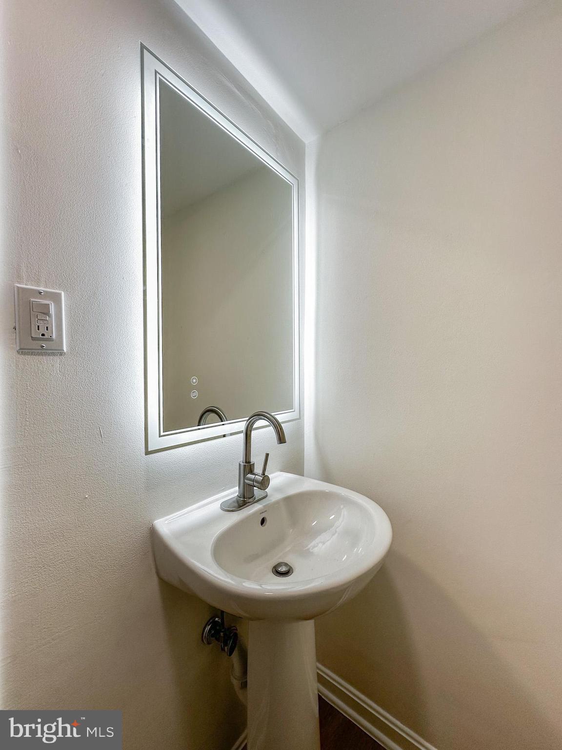 2208 COLUMBIA PLACE