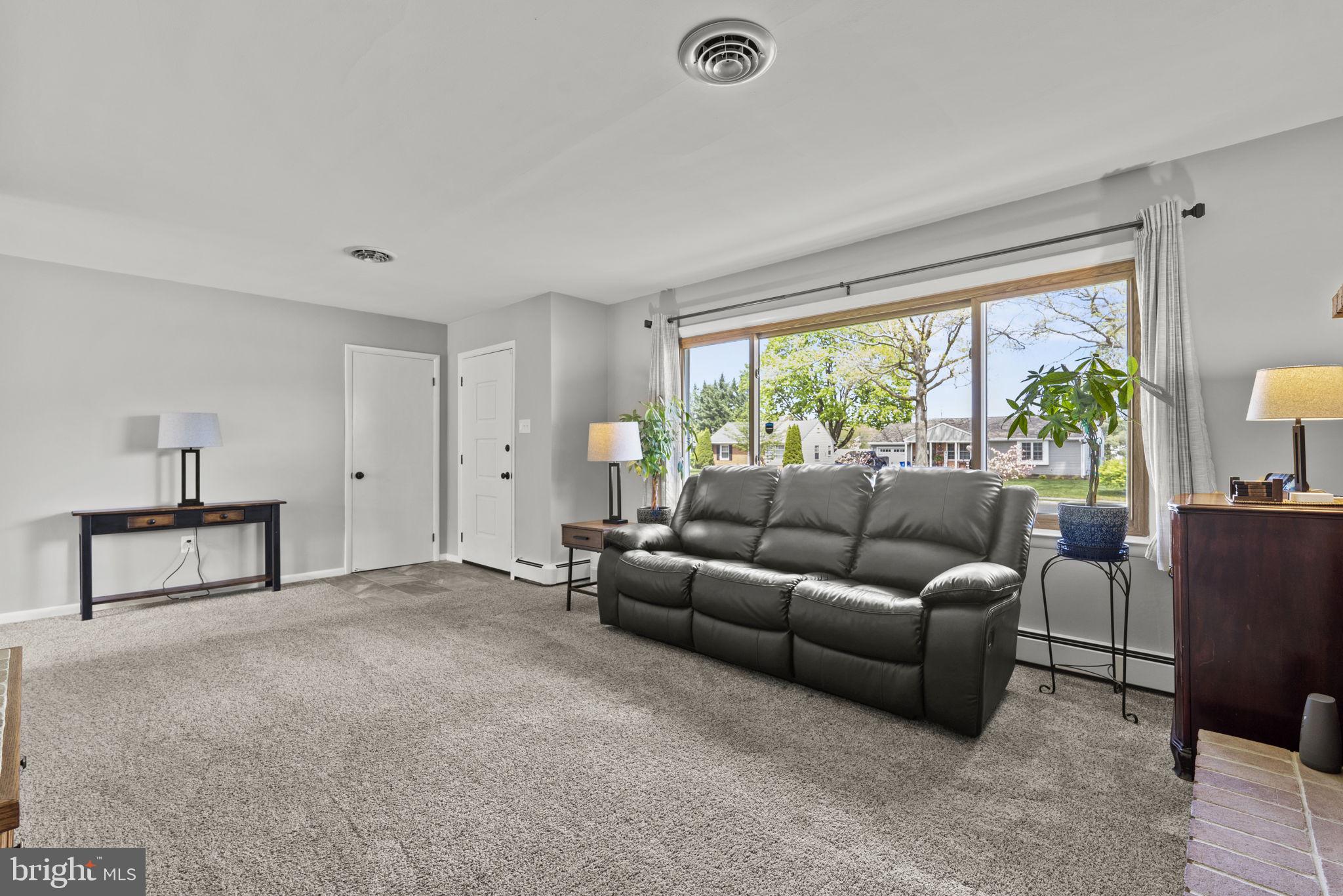 906 KENWOOD DRIVE