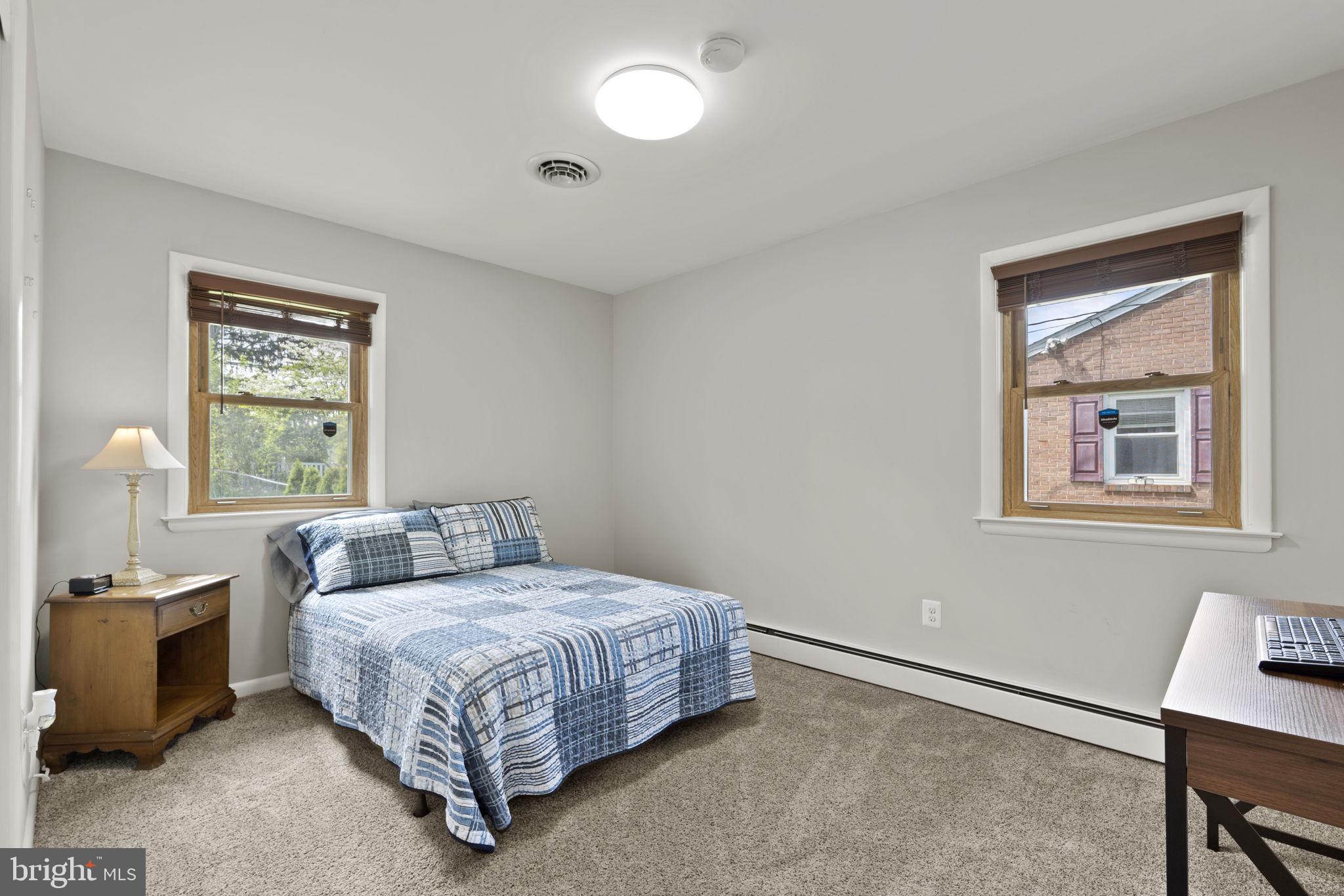906 KENWOOD DRIVE