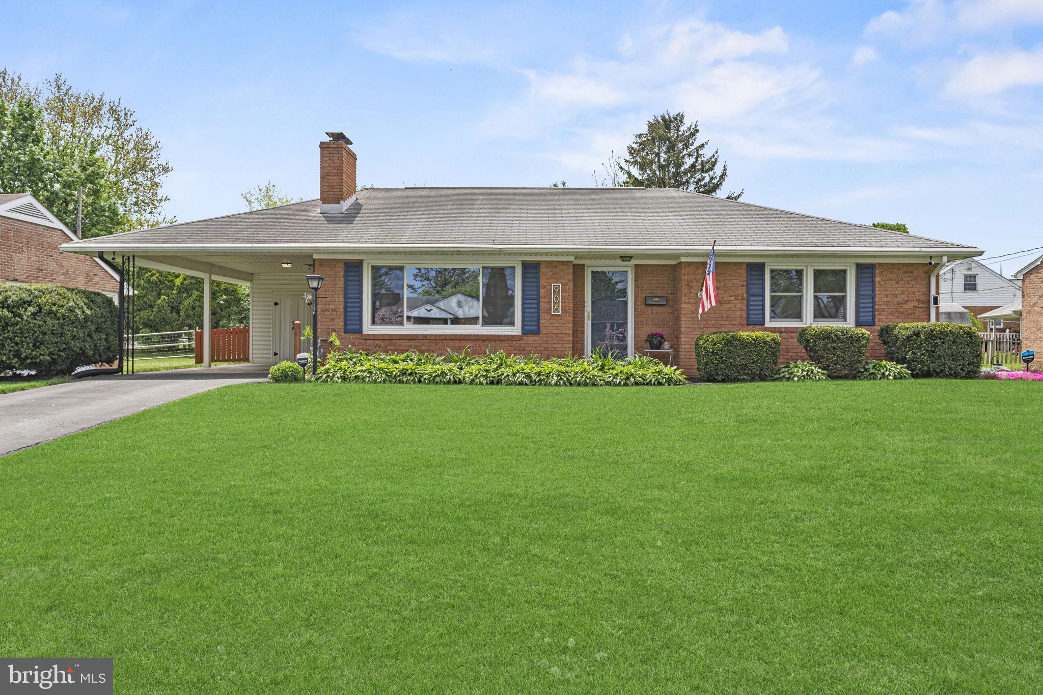 906 KENWOOD DRIVE