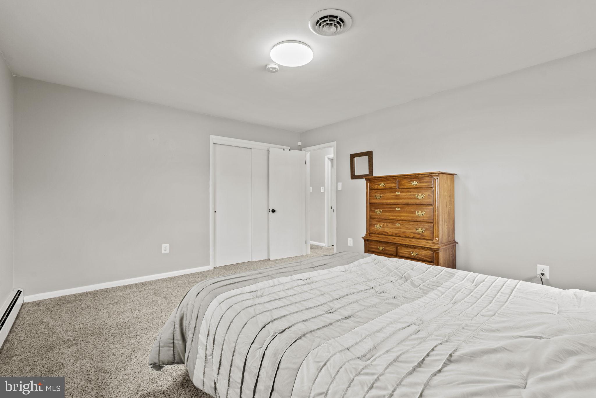 906 KENWOOD DRIVE