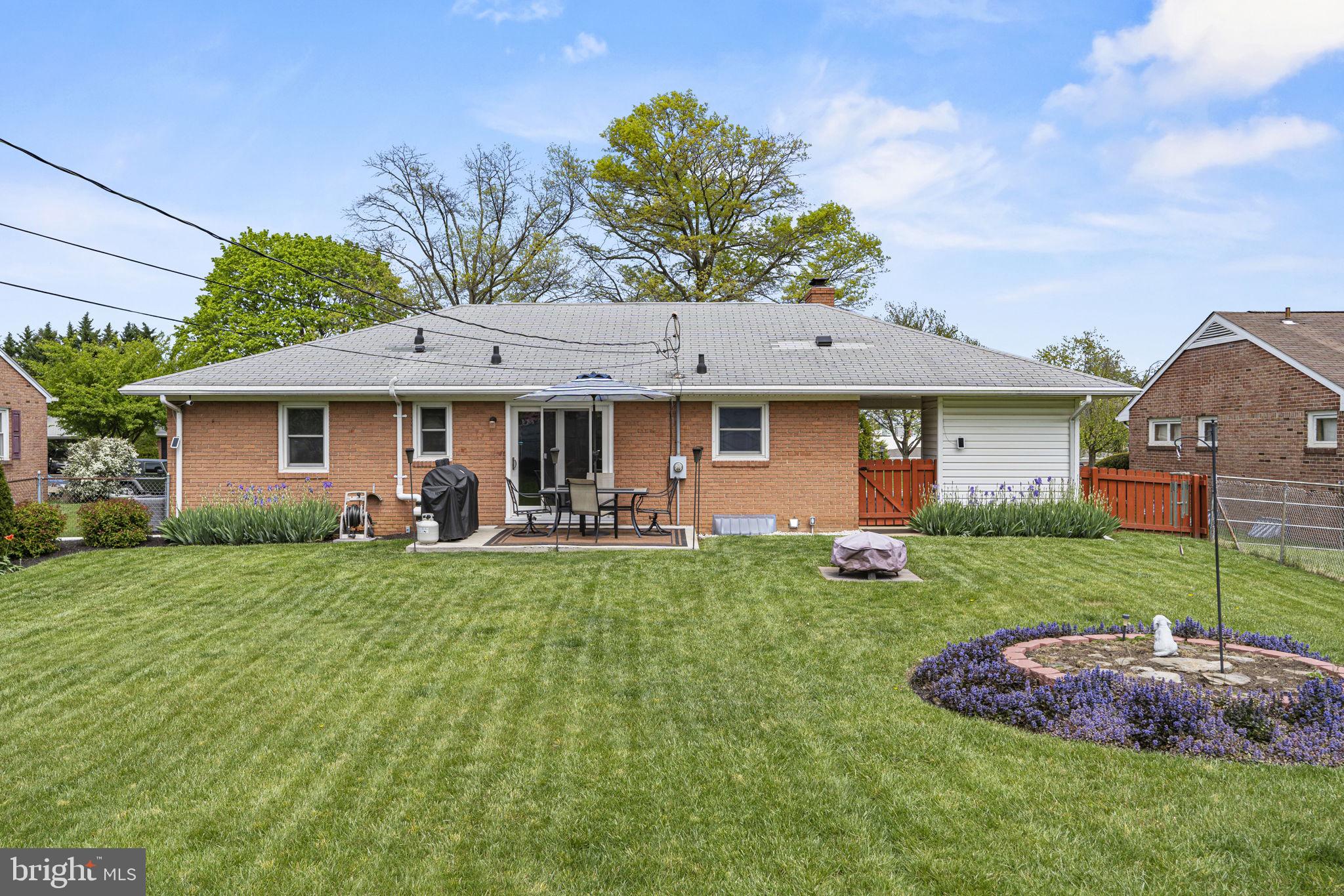 906 KENWOOD DRIVE