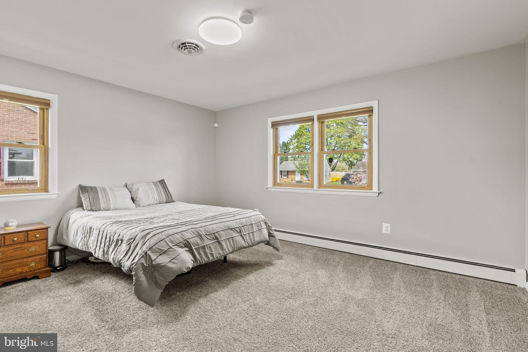906 KENWOOD DRIVE