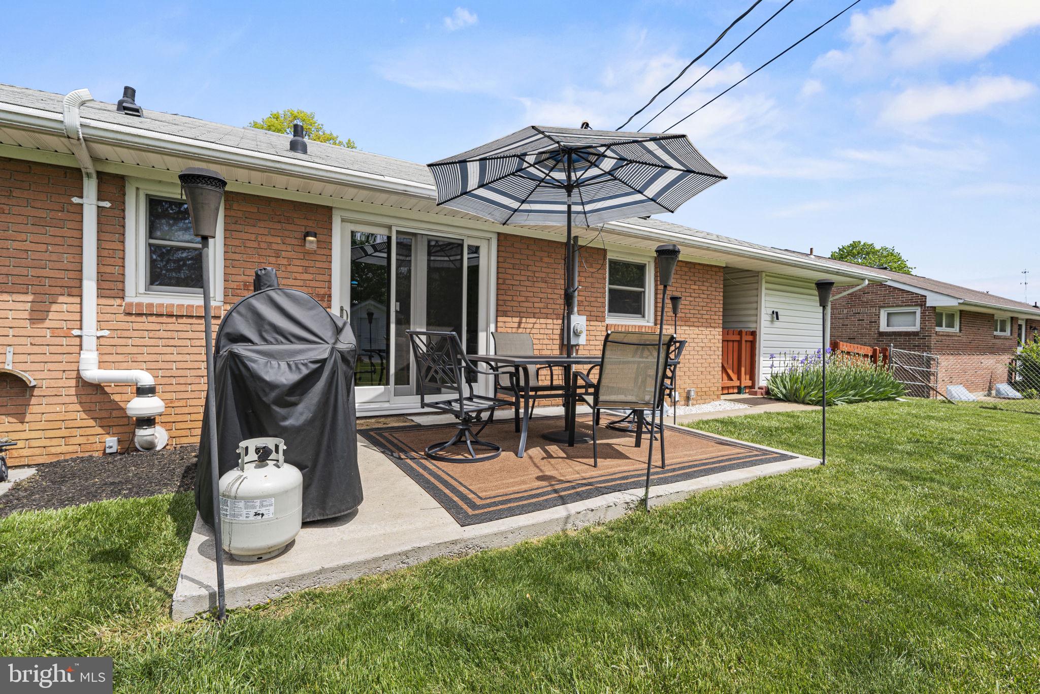 906 KENWOOD DRIVE