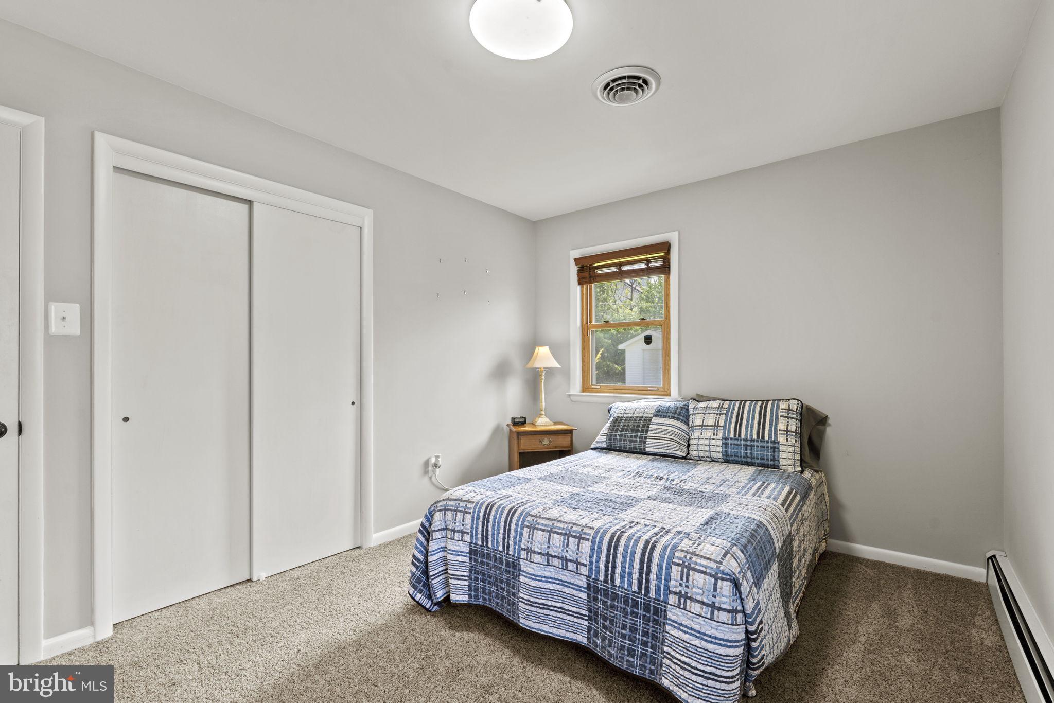 906 KENWOOD DRIVE