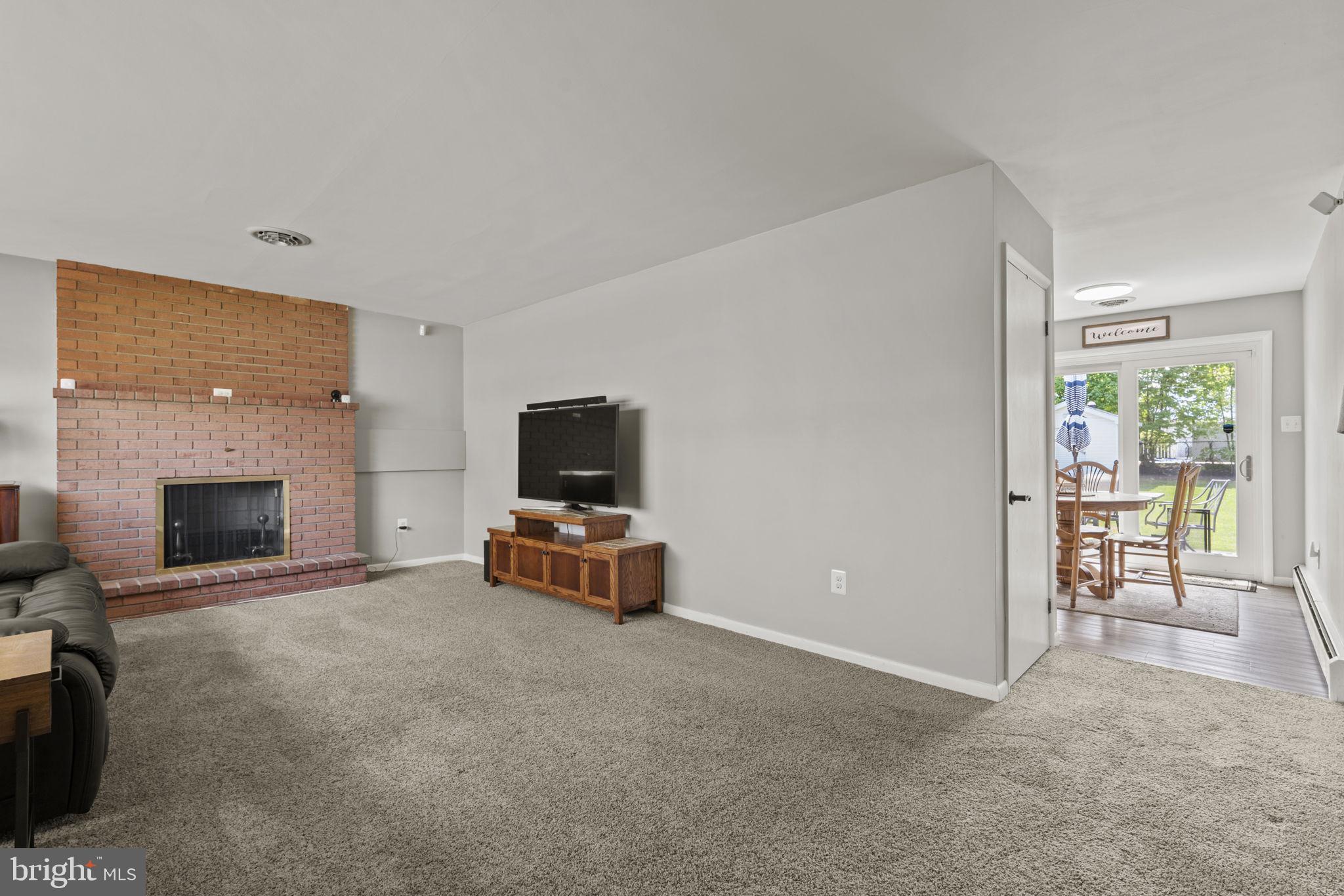 906 KENWOOD DRIVE