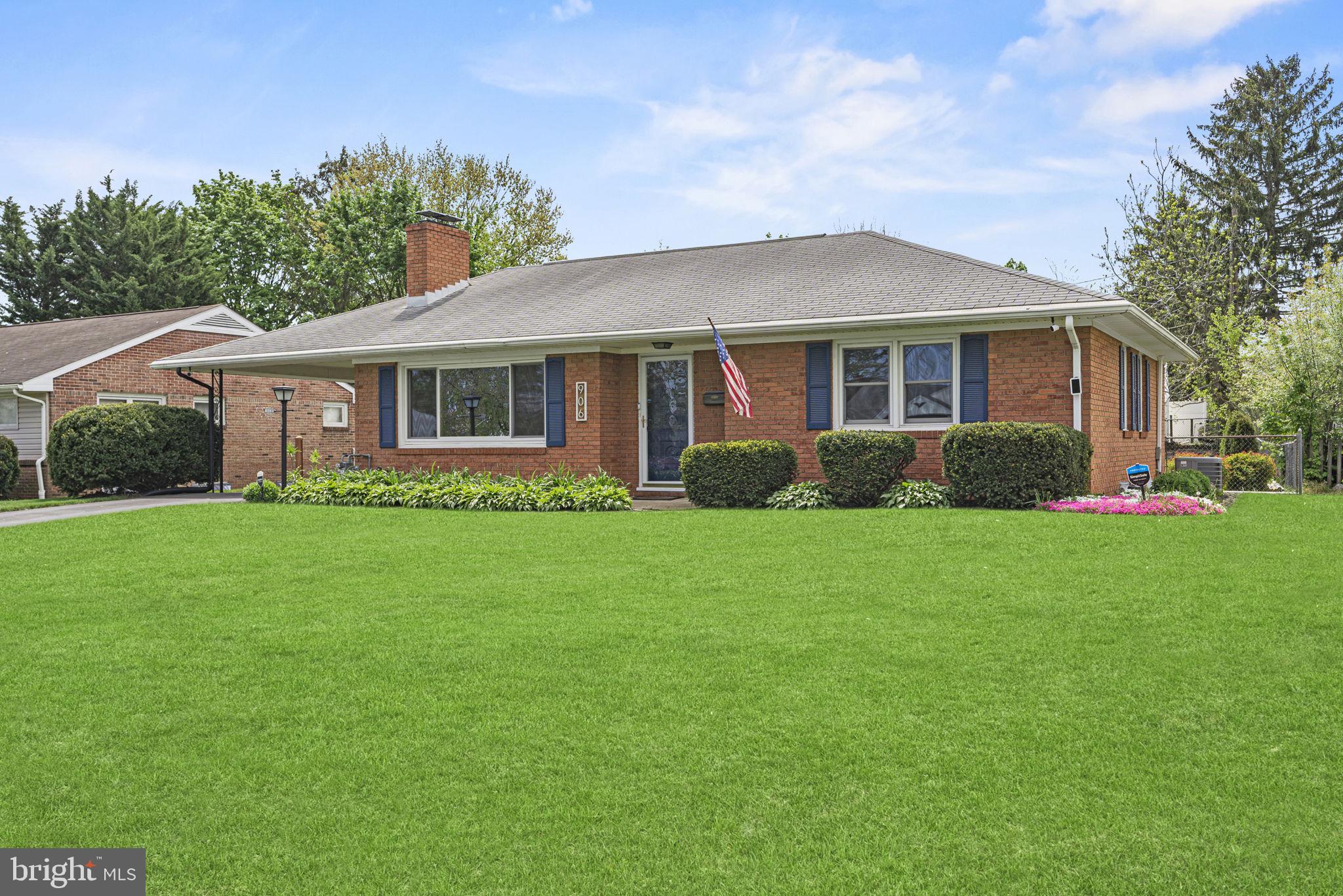 906 KENWOOD DRIVE