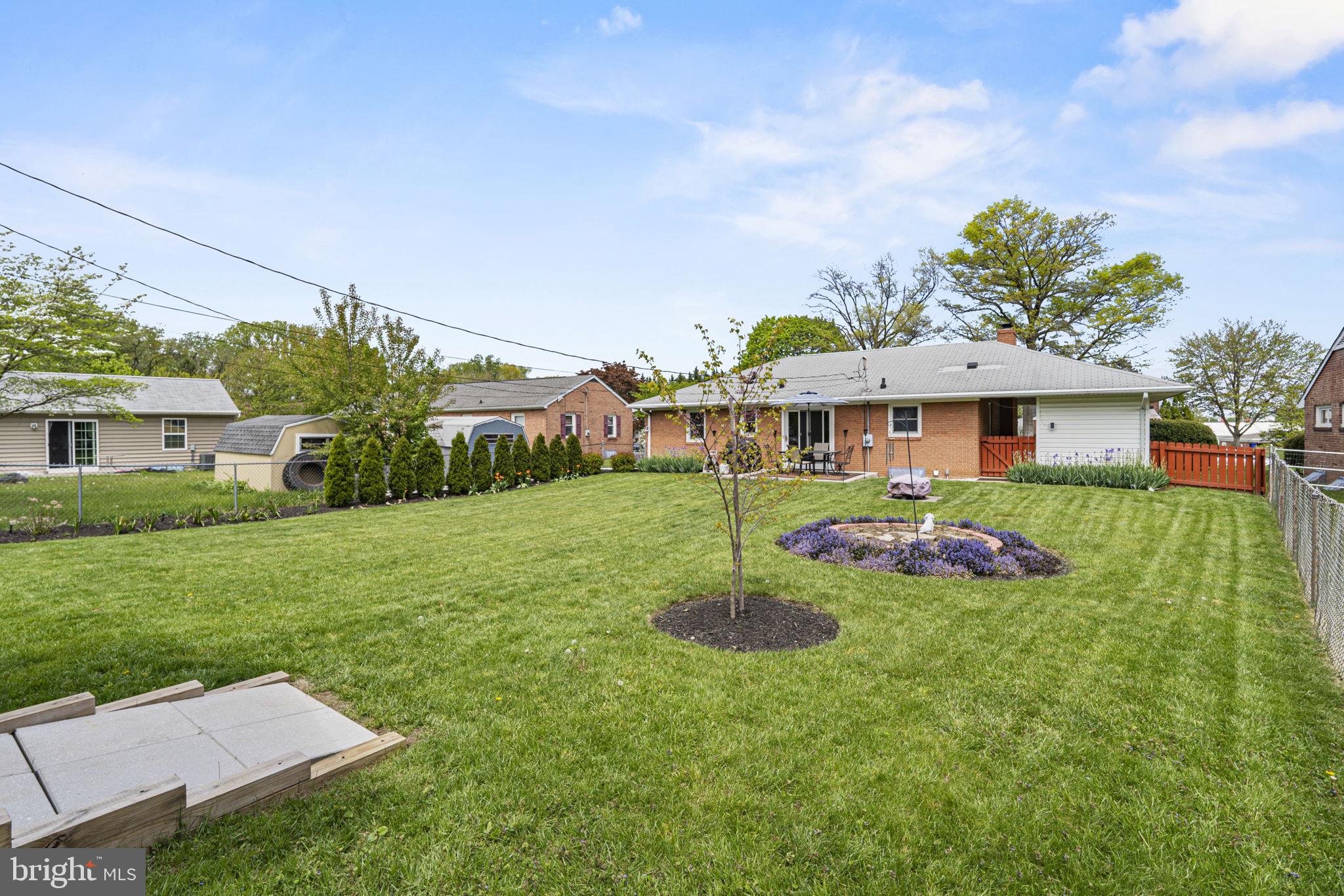 906 KENWOOD DRIVE
