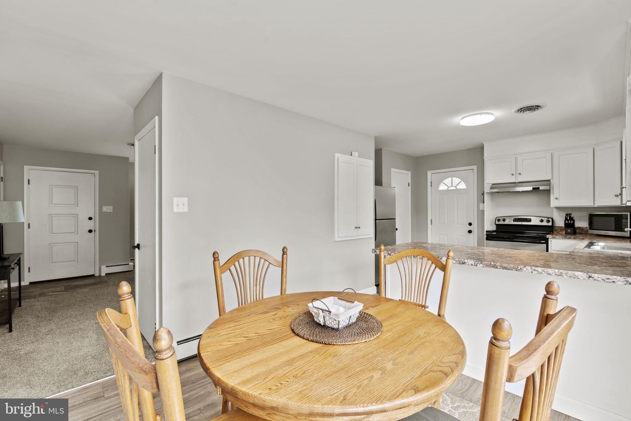 906 KENWOOD DRIVE
