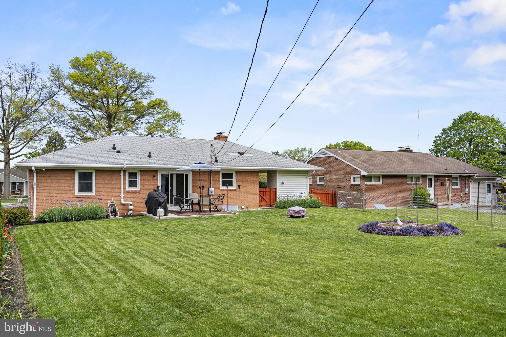 906 KENWOOD DRIVE