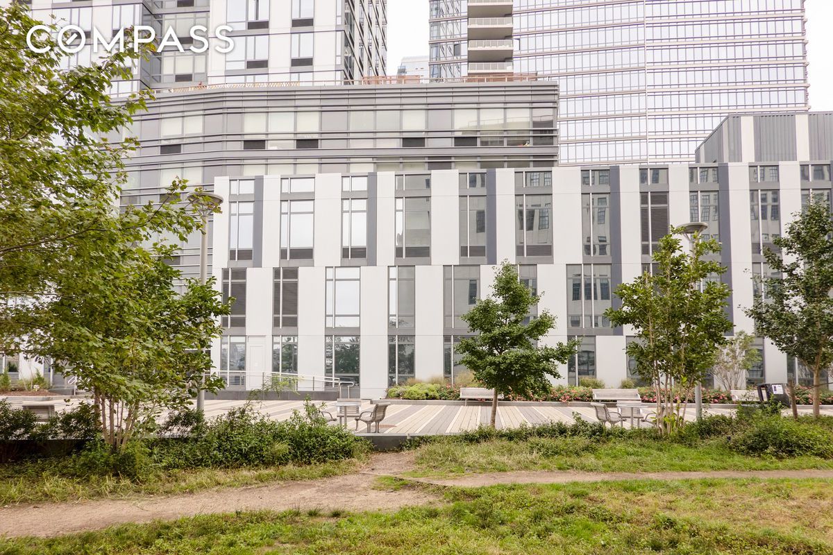 184 Kent Avenue C107