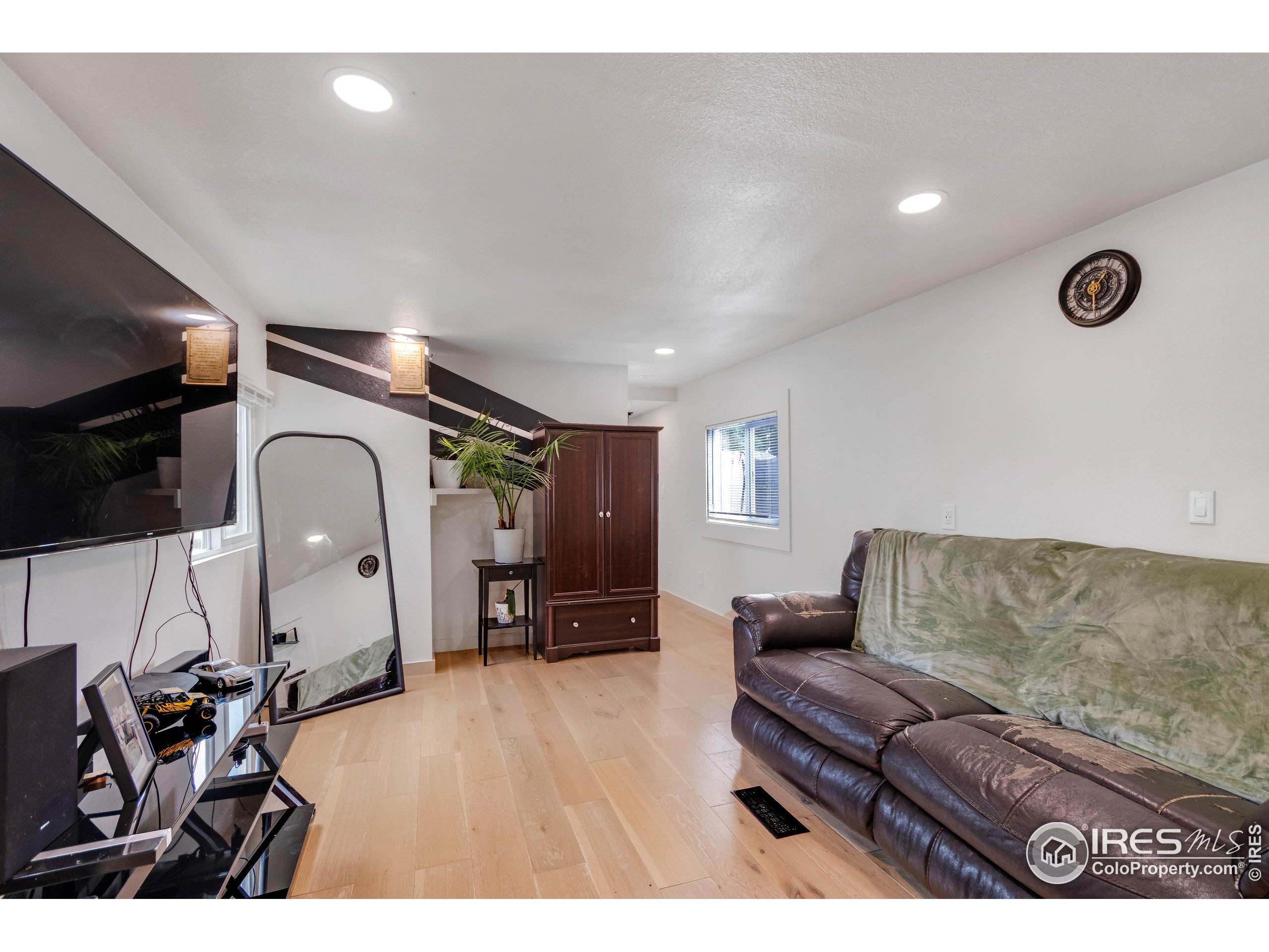 221 W 57th St B67