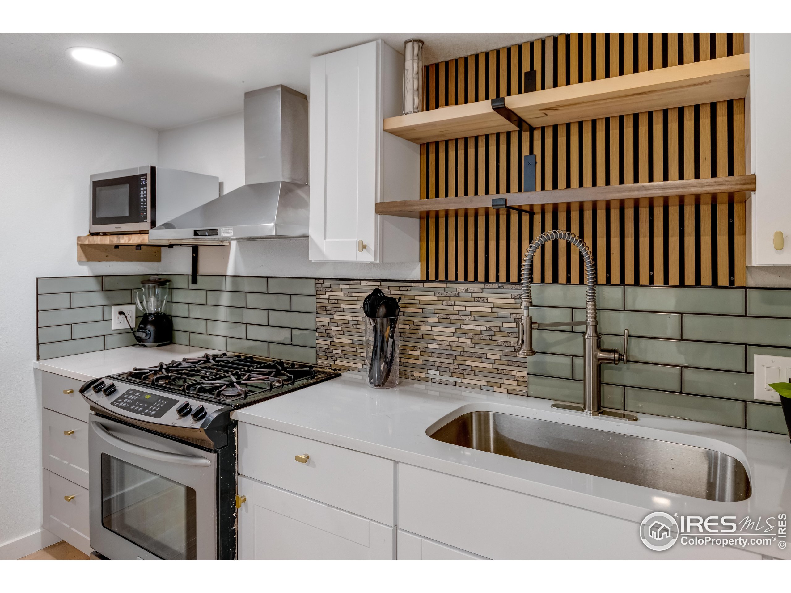 221 W 57th St B67