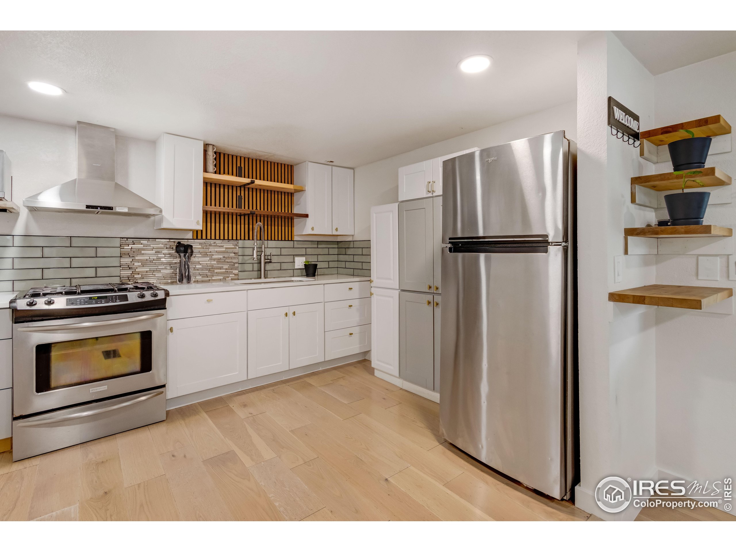 221 W 57th St B67