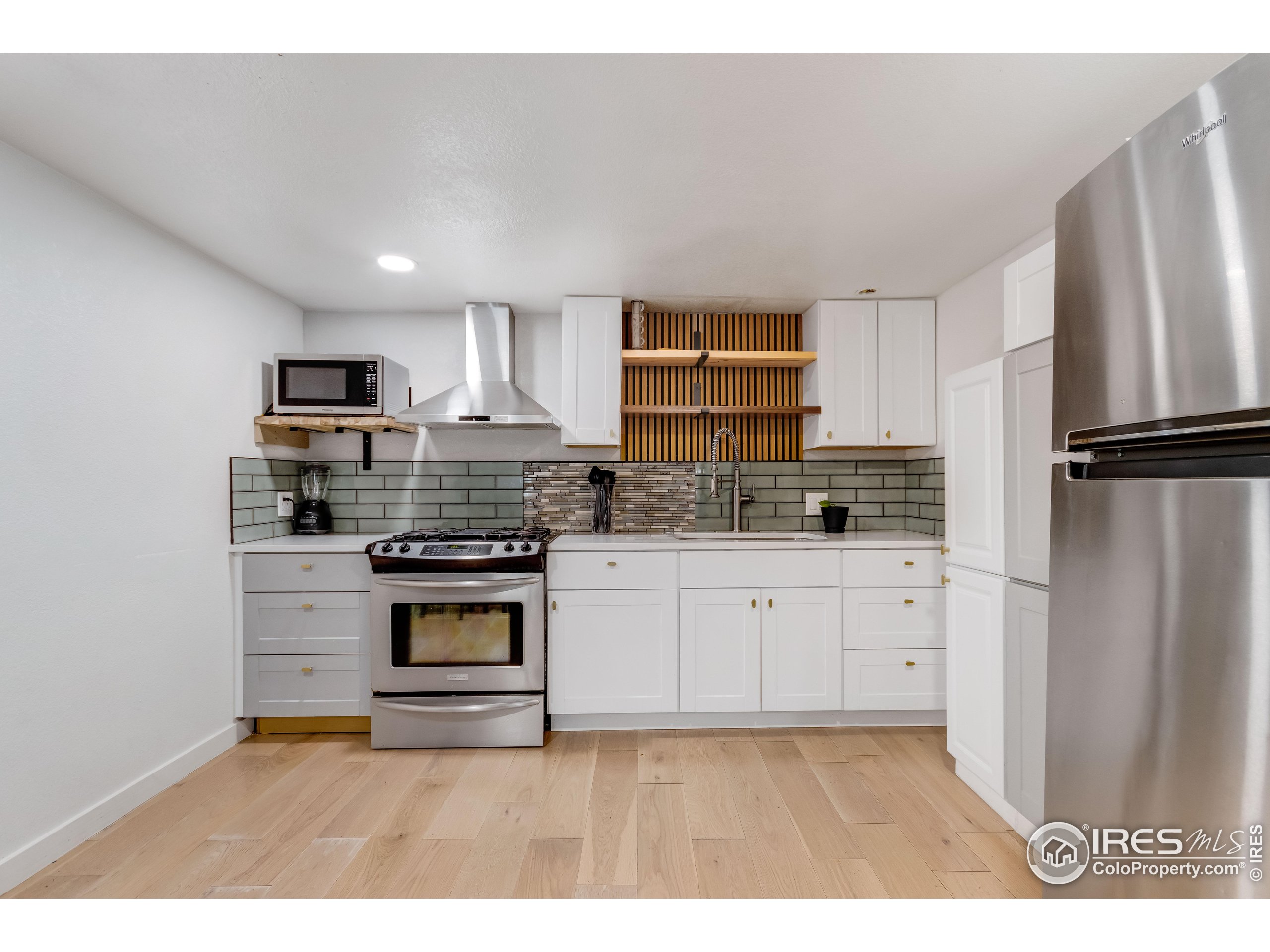 221 W 57th St B67
