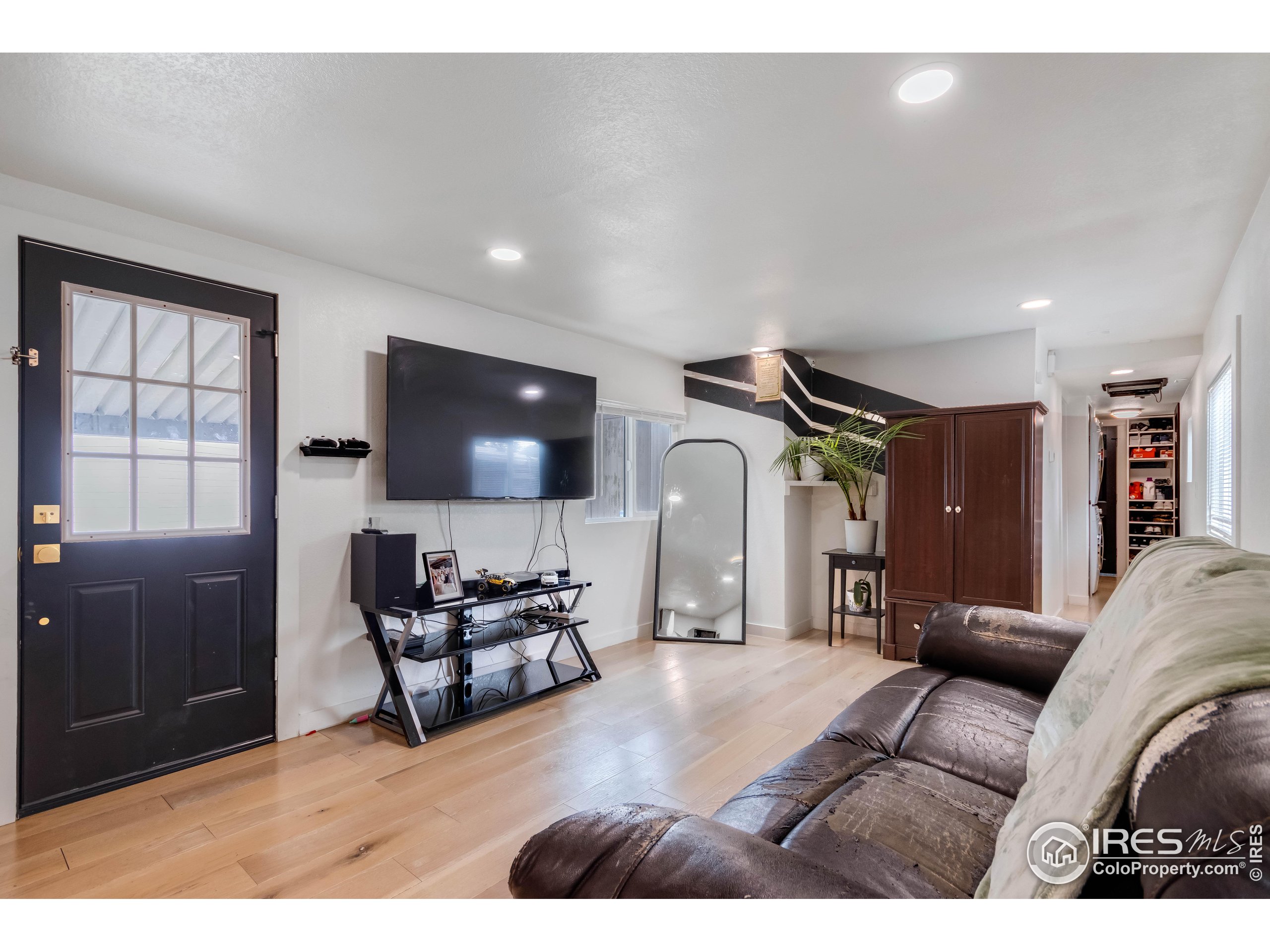 221 W 57th St B67