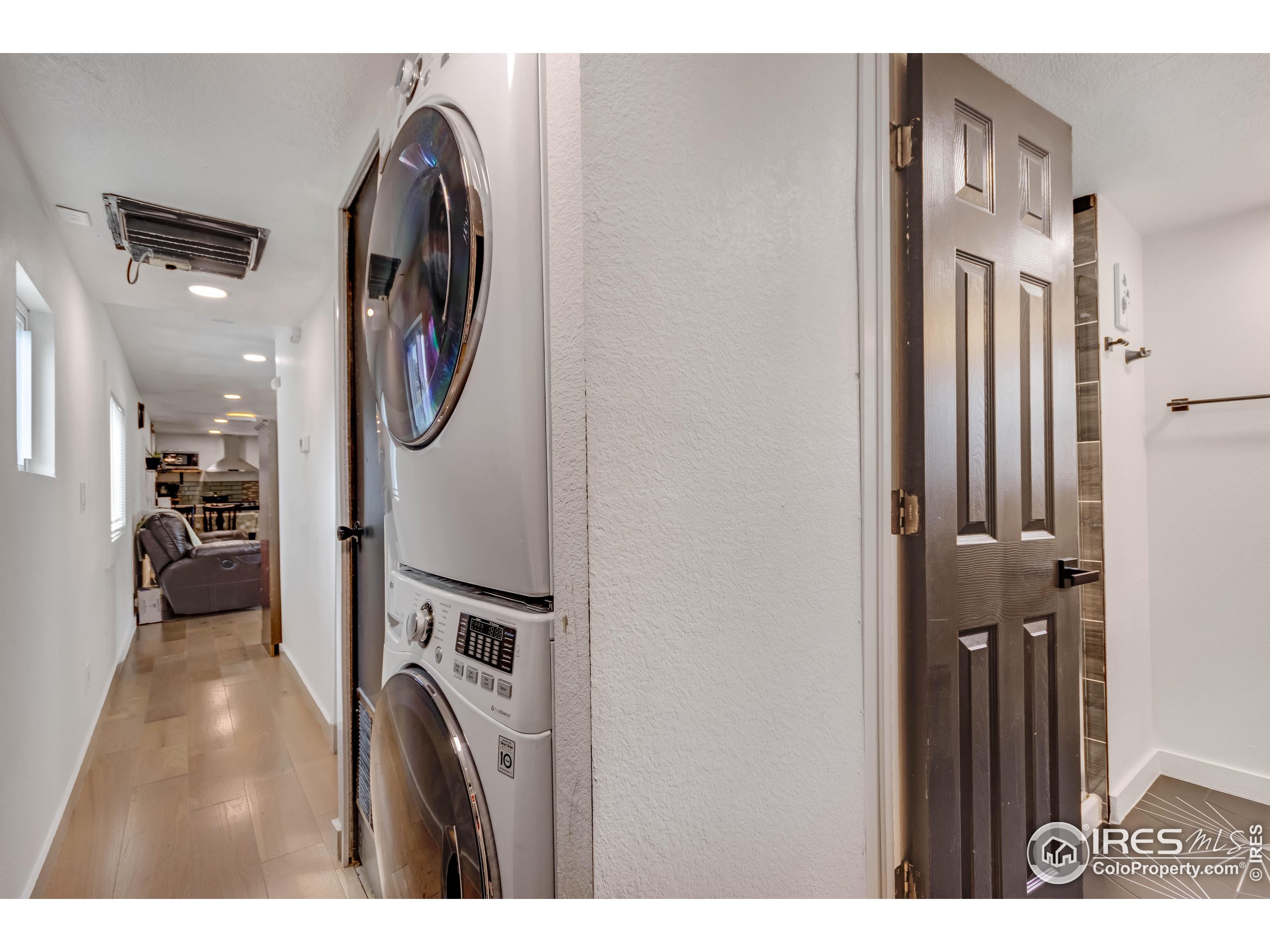 221 W 57th St B67