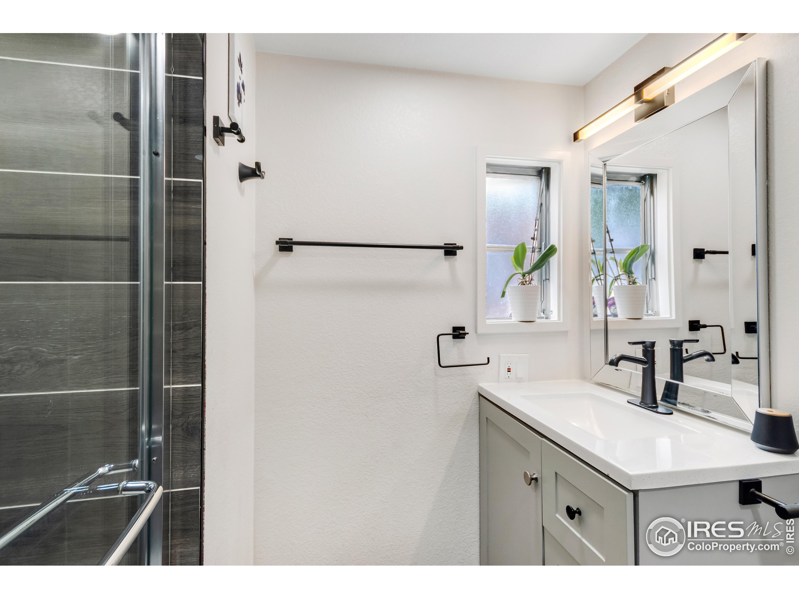 221 W 57th St B67