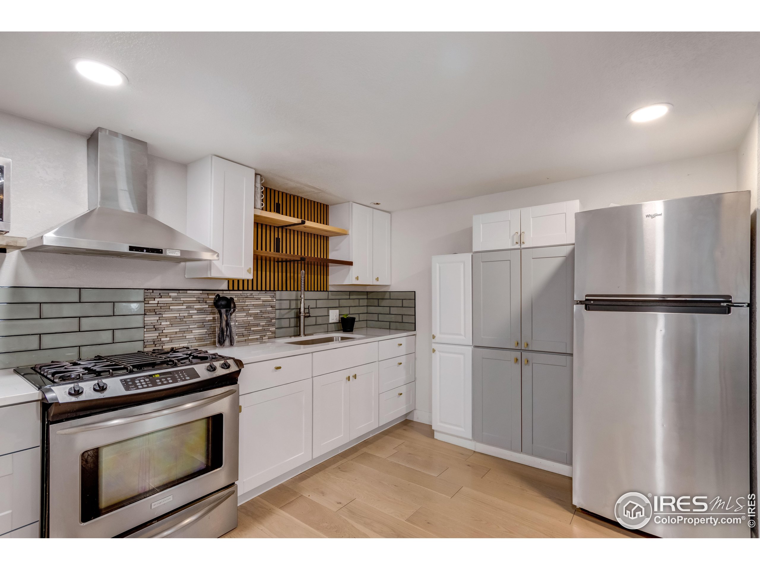 221 W 57th St B67