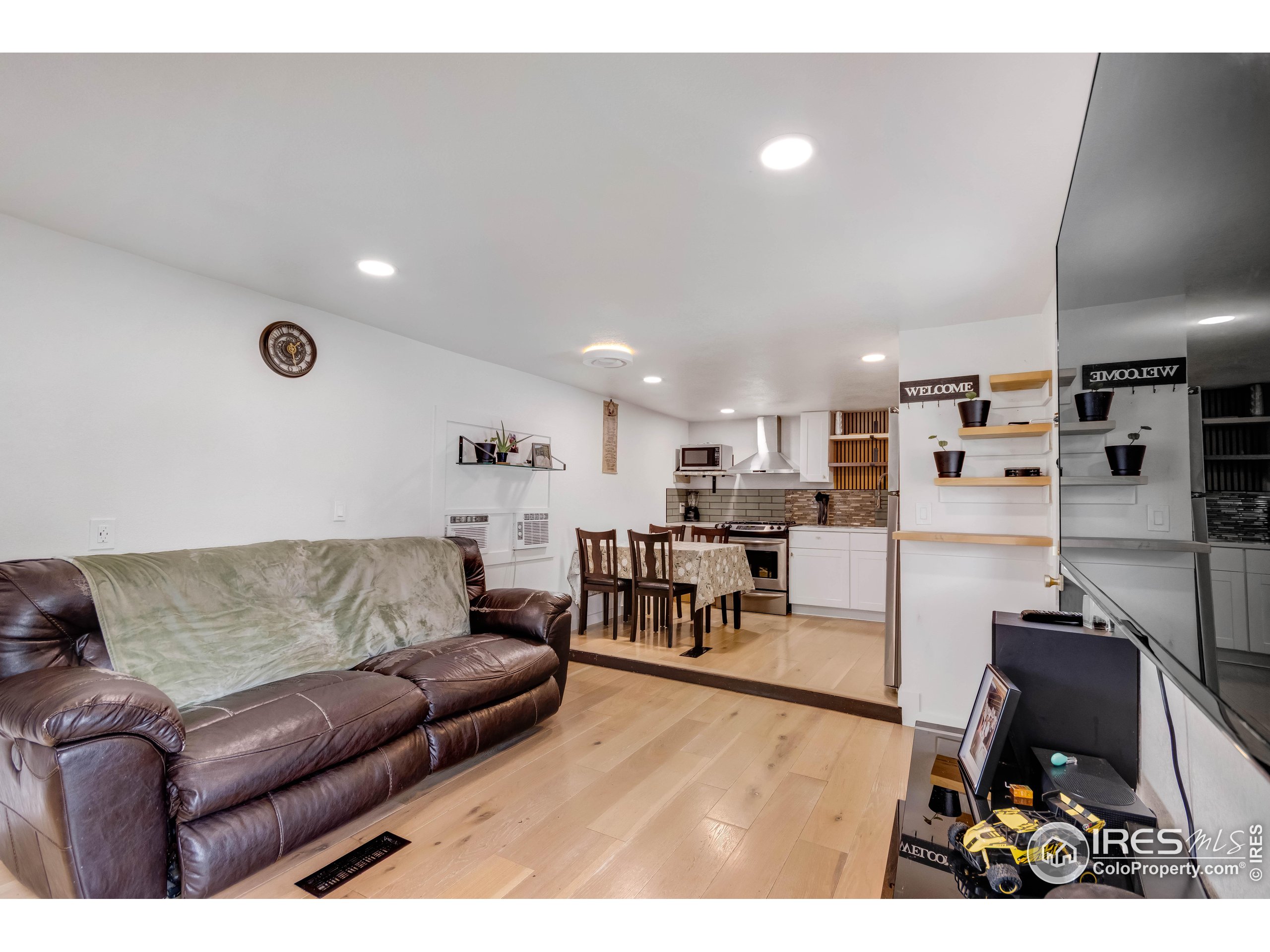221 W 57th St B67