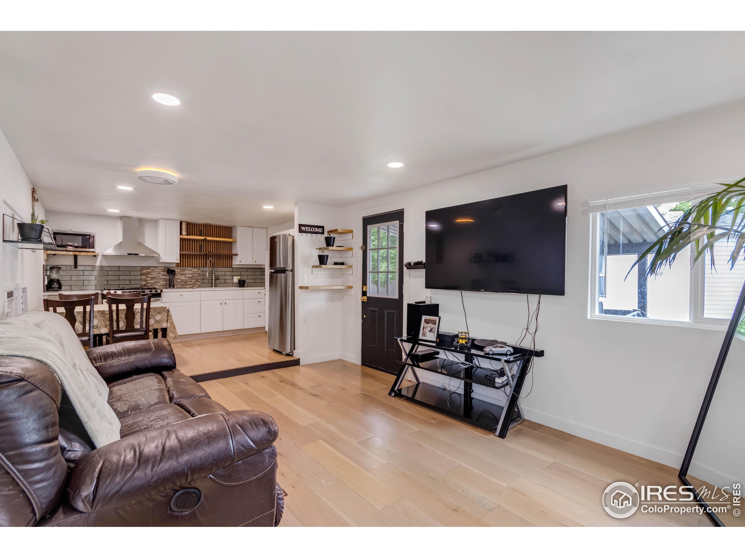 221 W 57th St B67