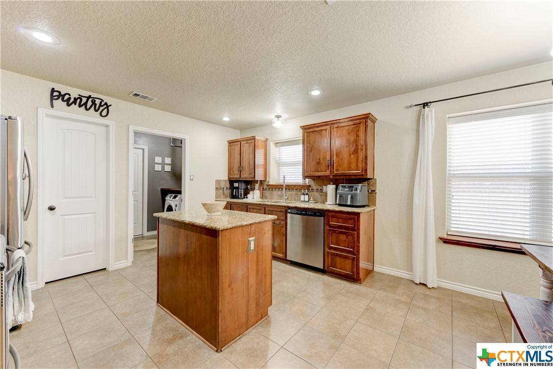 6807 Deorsam Loop