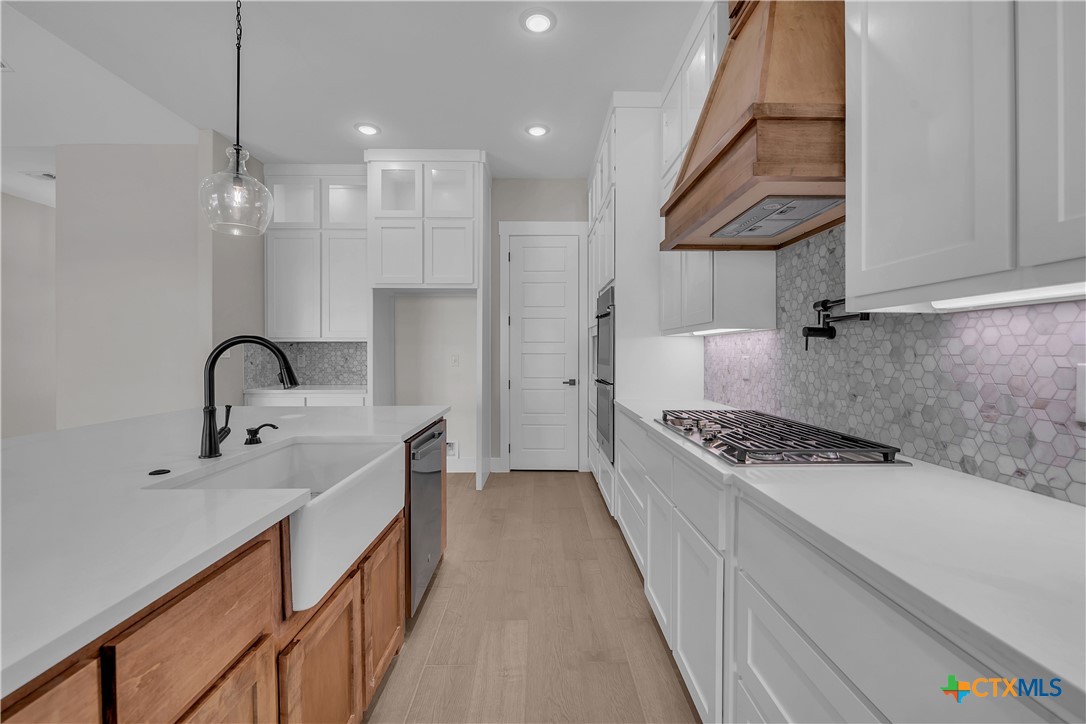6901 Cherry Laurel