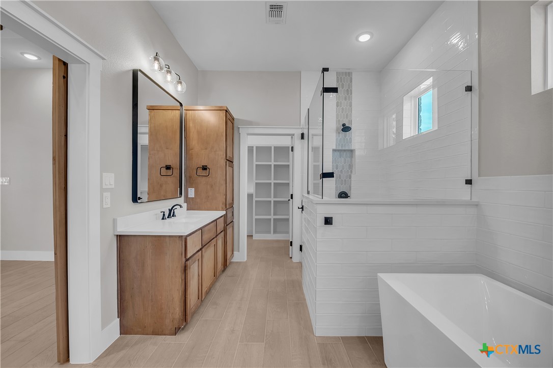 6901 Cherry Laurel