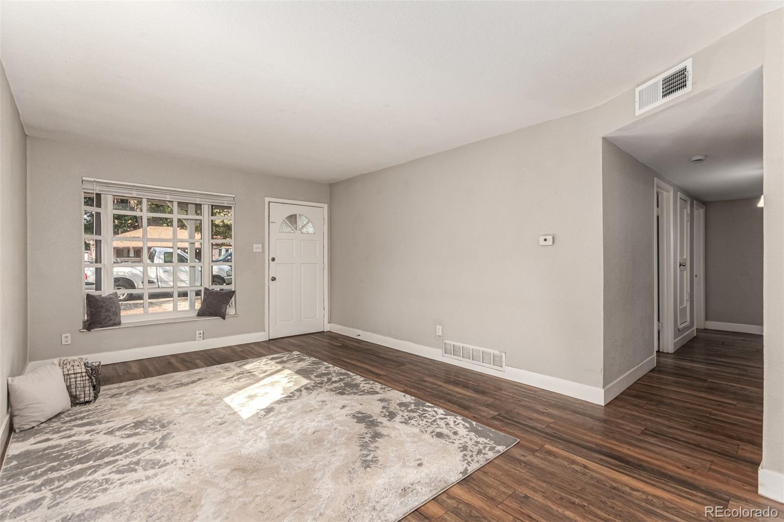 872 Uvalda Street