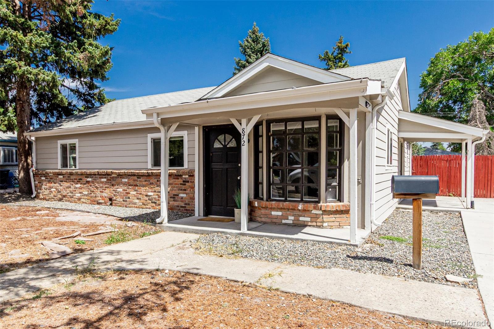 872 Uvalda Street