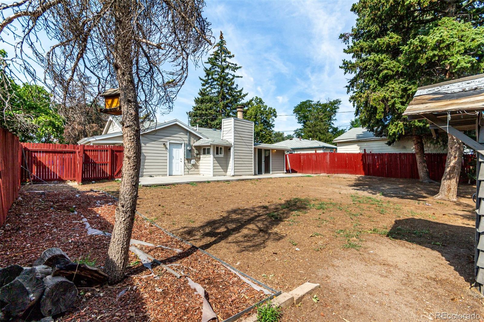 872 Uvalda Street