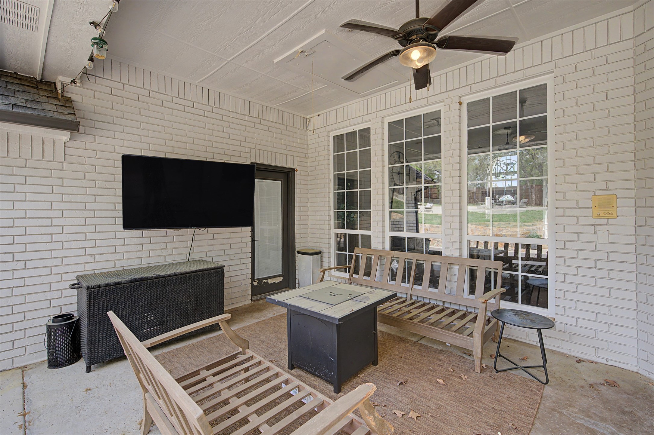 1029 Oakridge Court