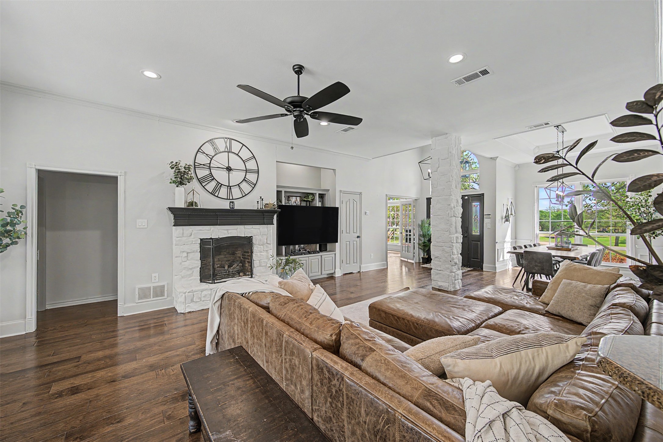 1029 Oakridge Court