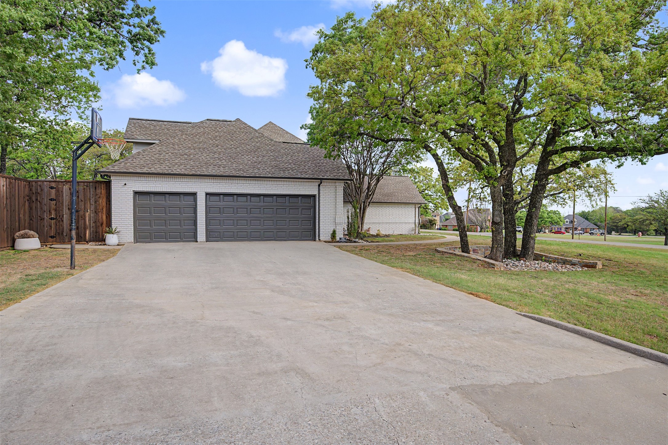 1029 Oakridge Court