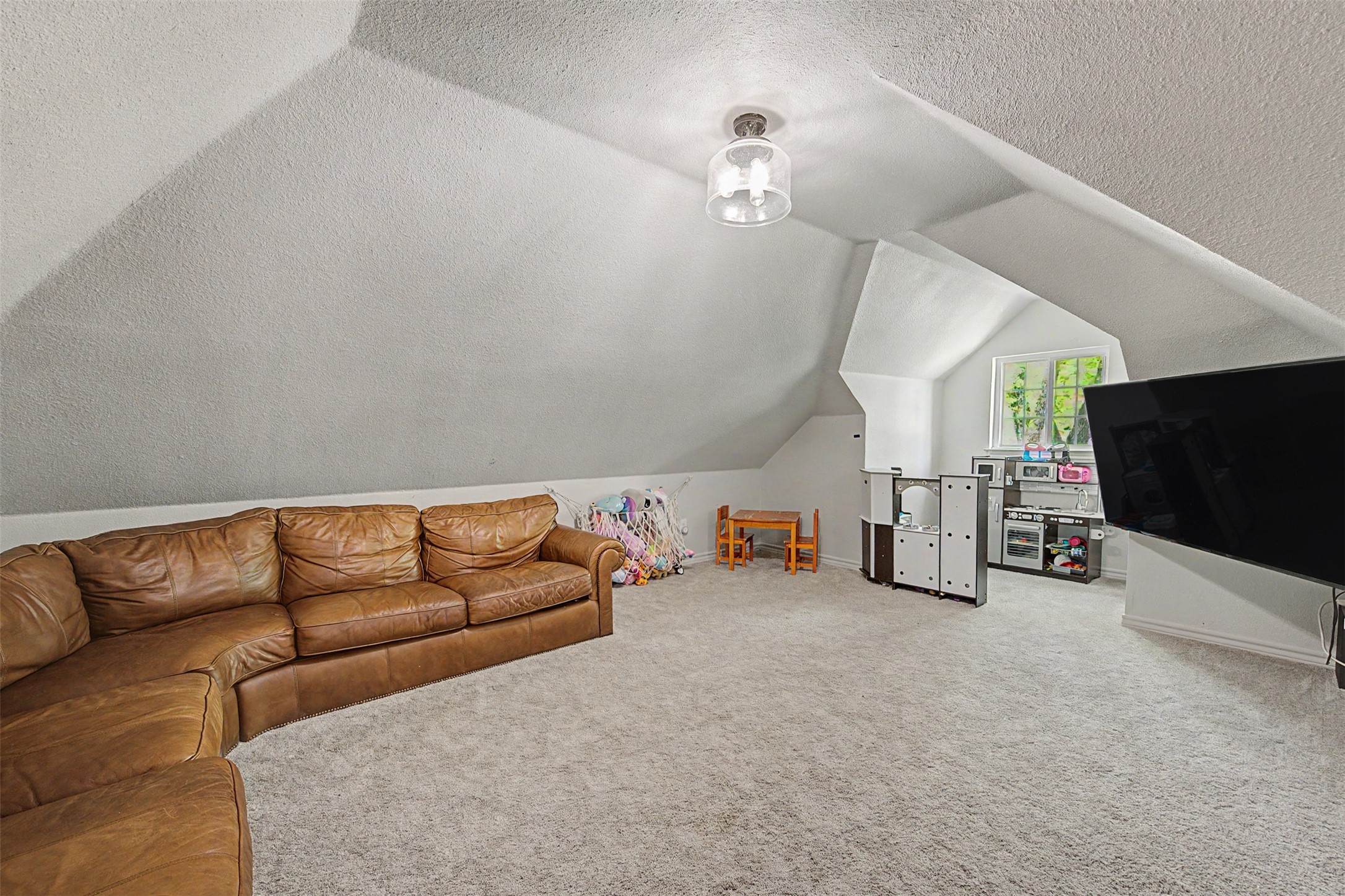 1029 Oakridge Court
