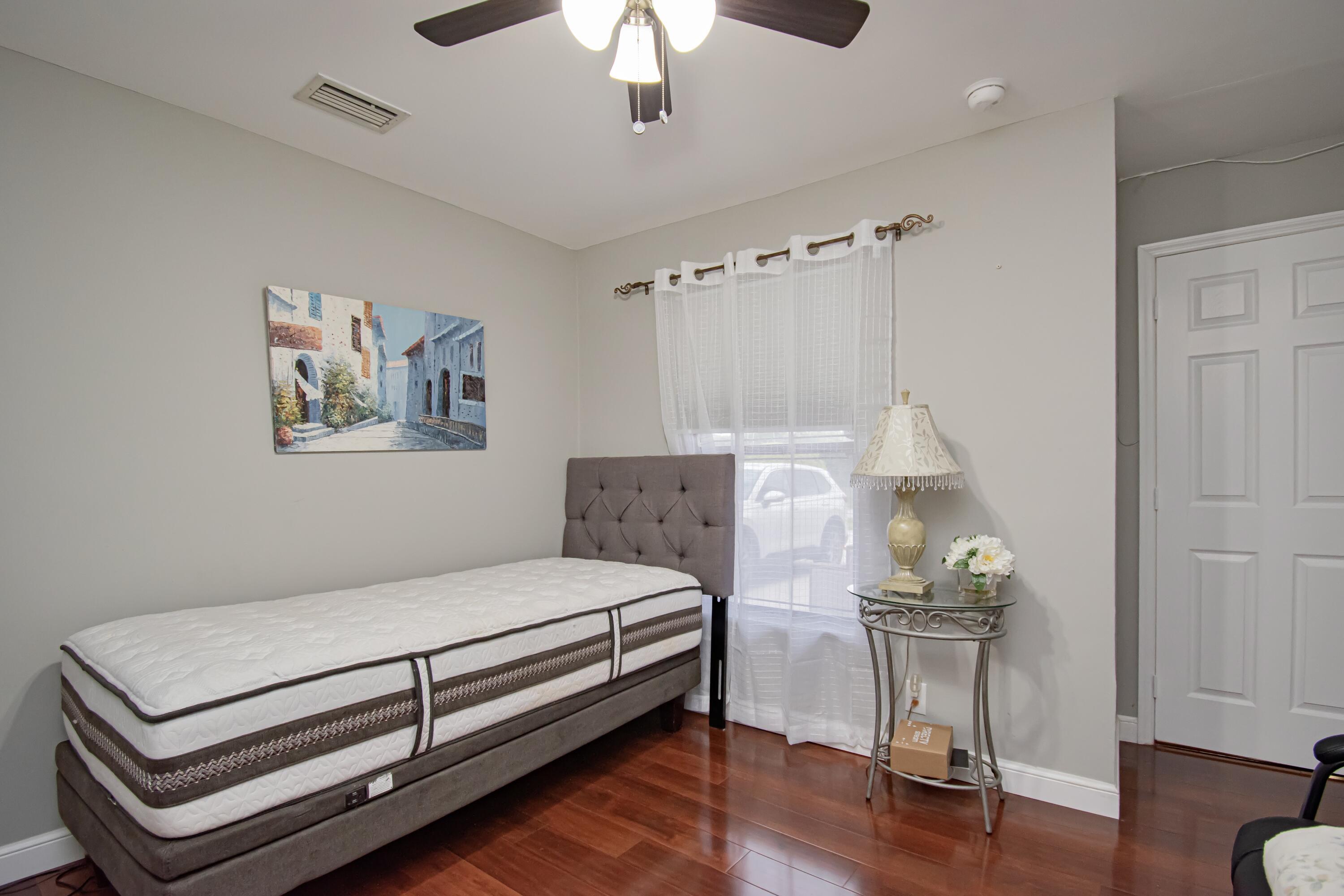 7838 Cypress Crescent