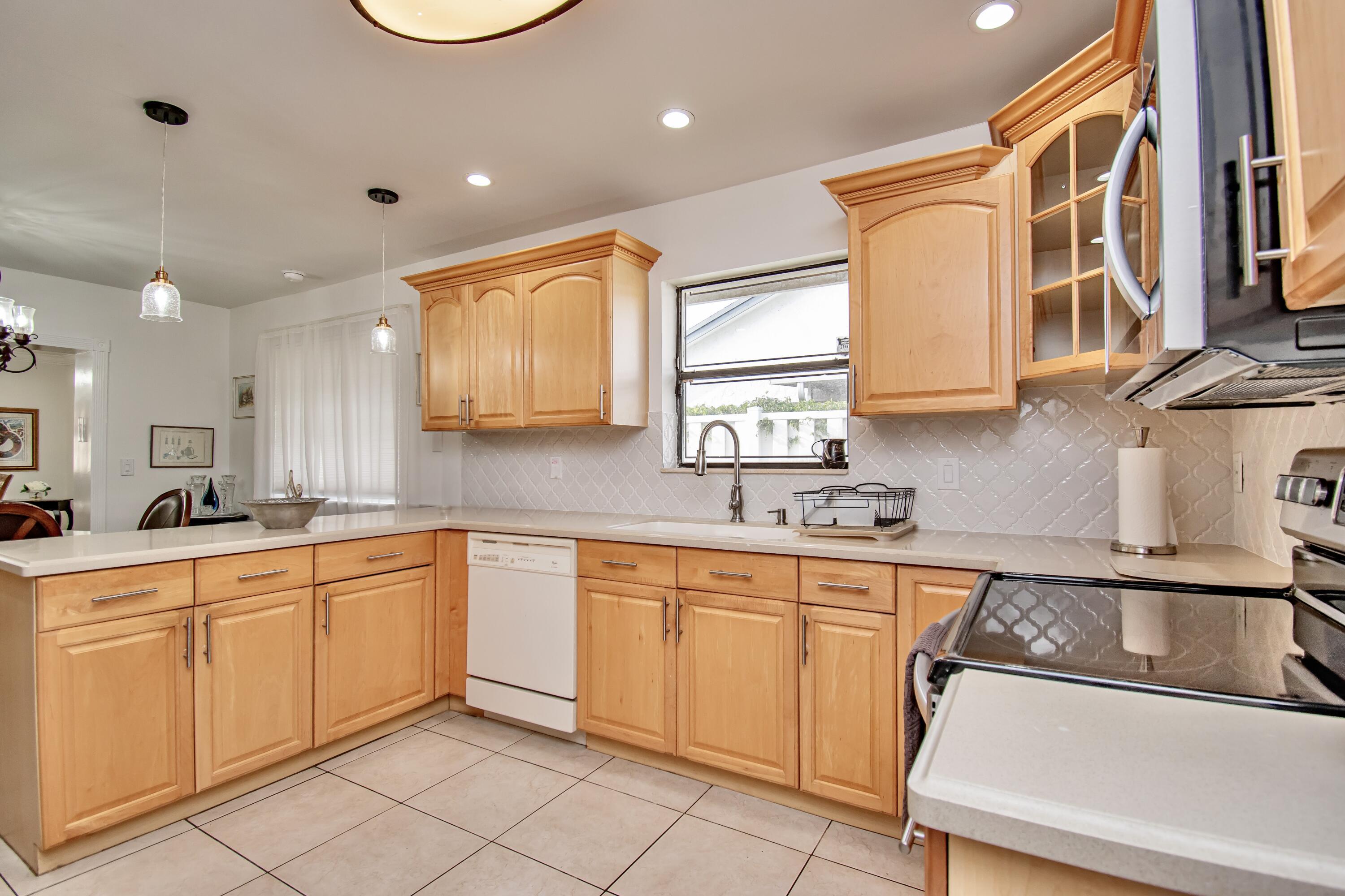 7838 Cypress Crescent