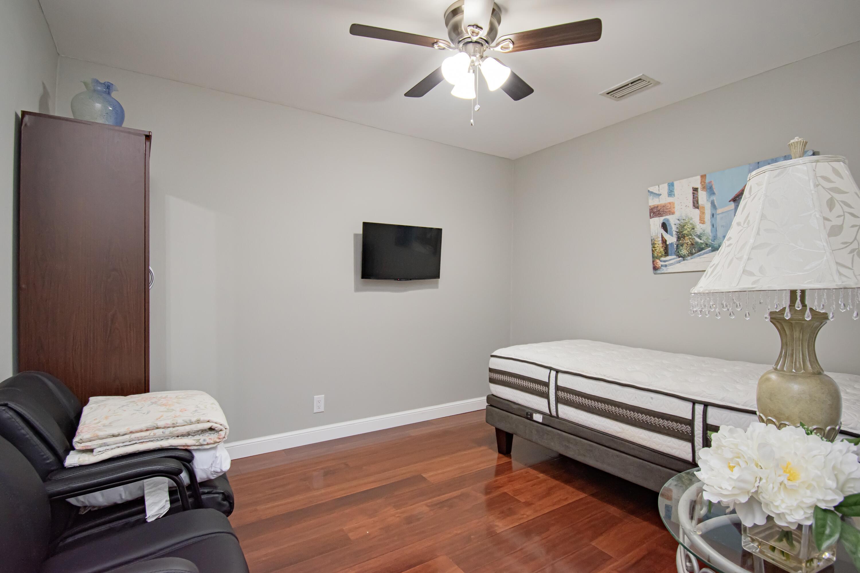 7838 Cypress Crescent