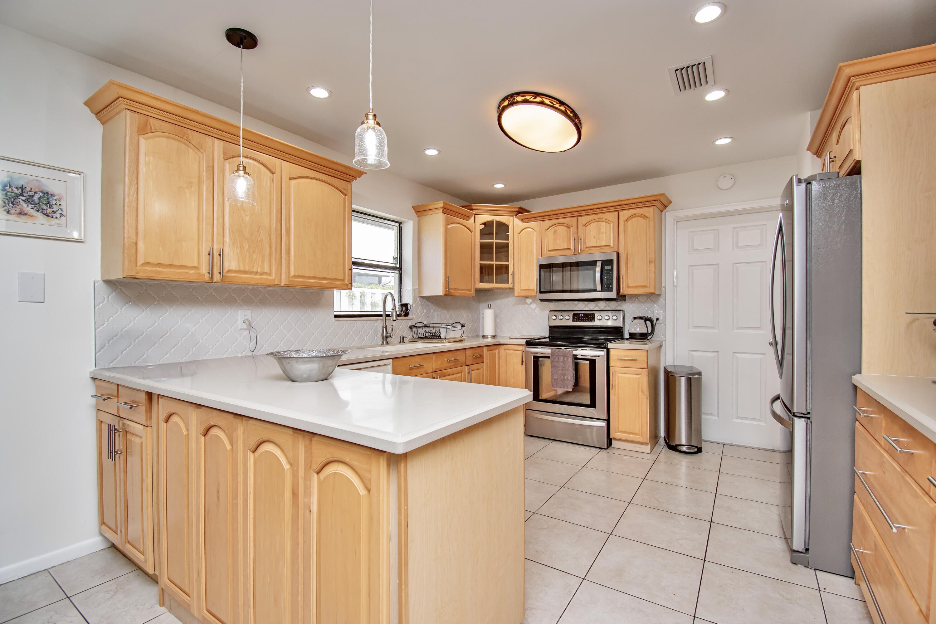 7838 Cypress Crescent