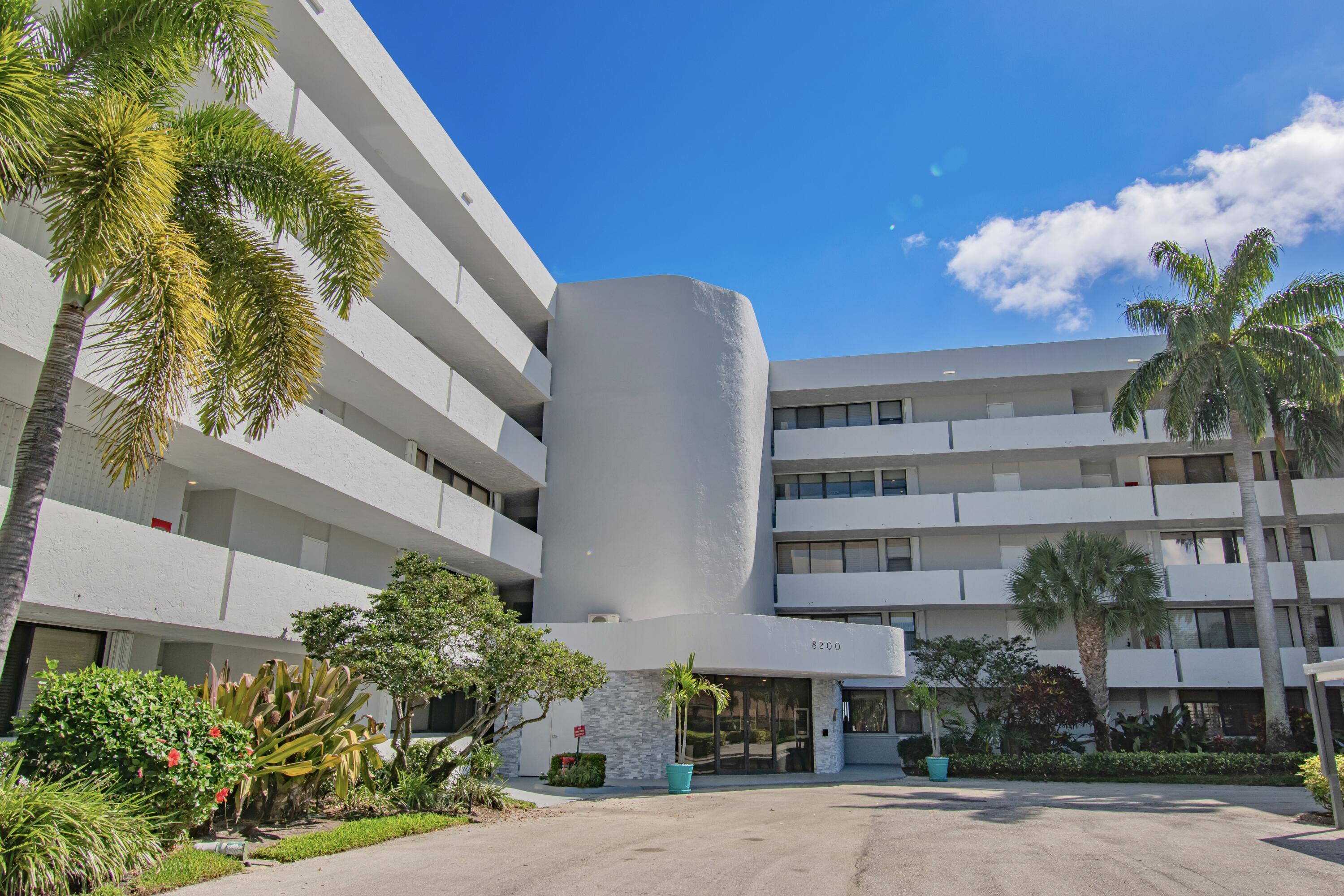 8200 Lakeshore Drive 202