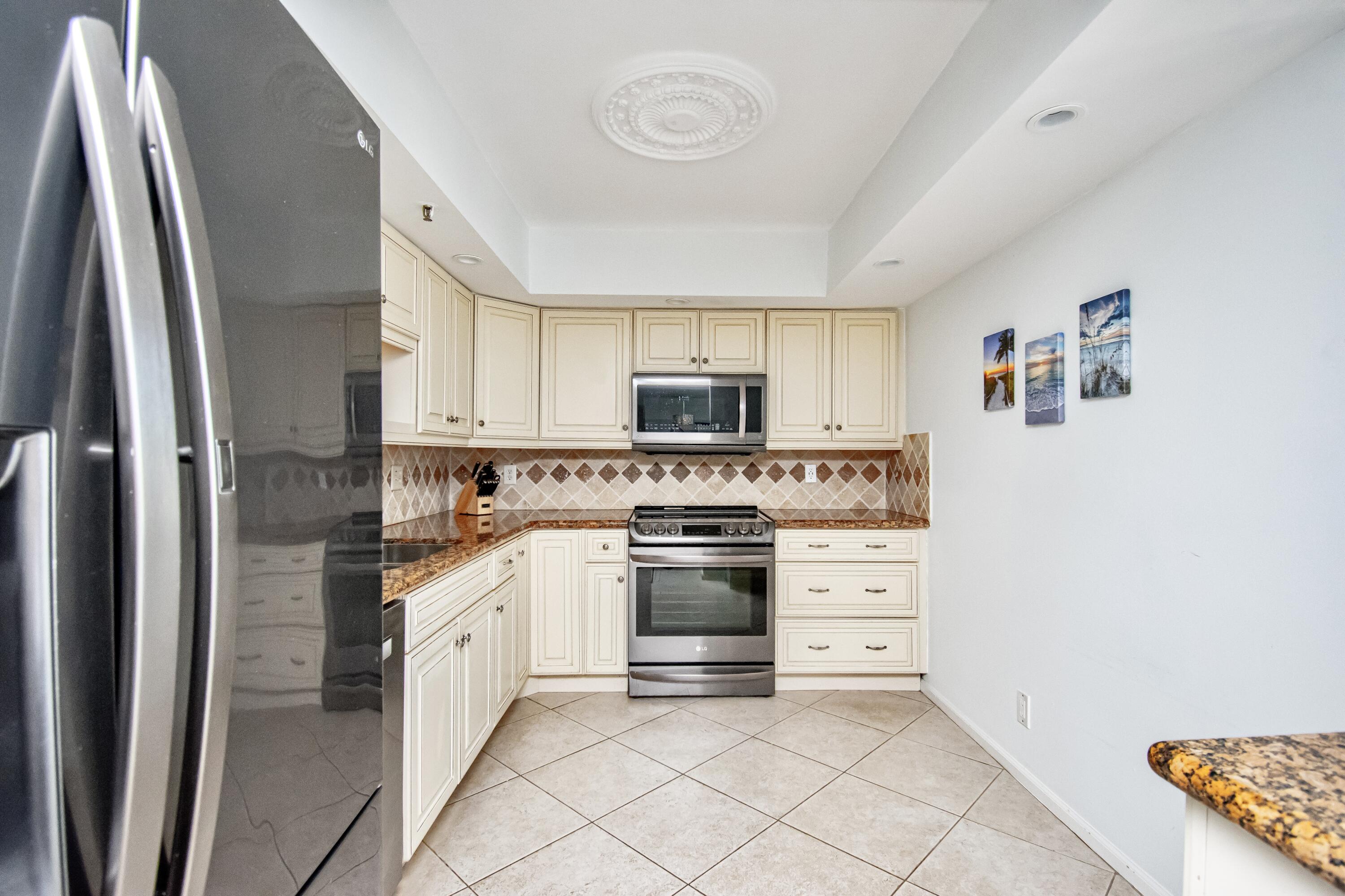 8200 Lakeshore Drive 202
