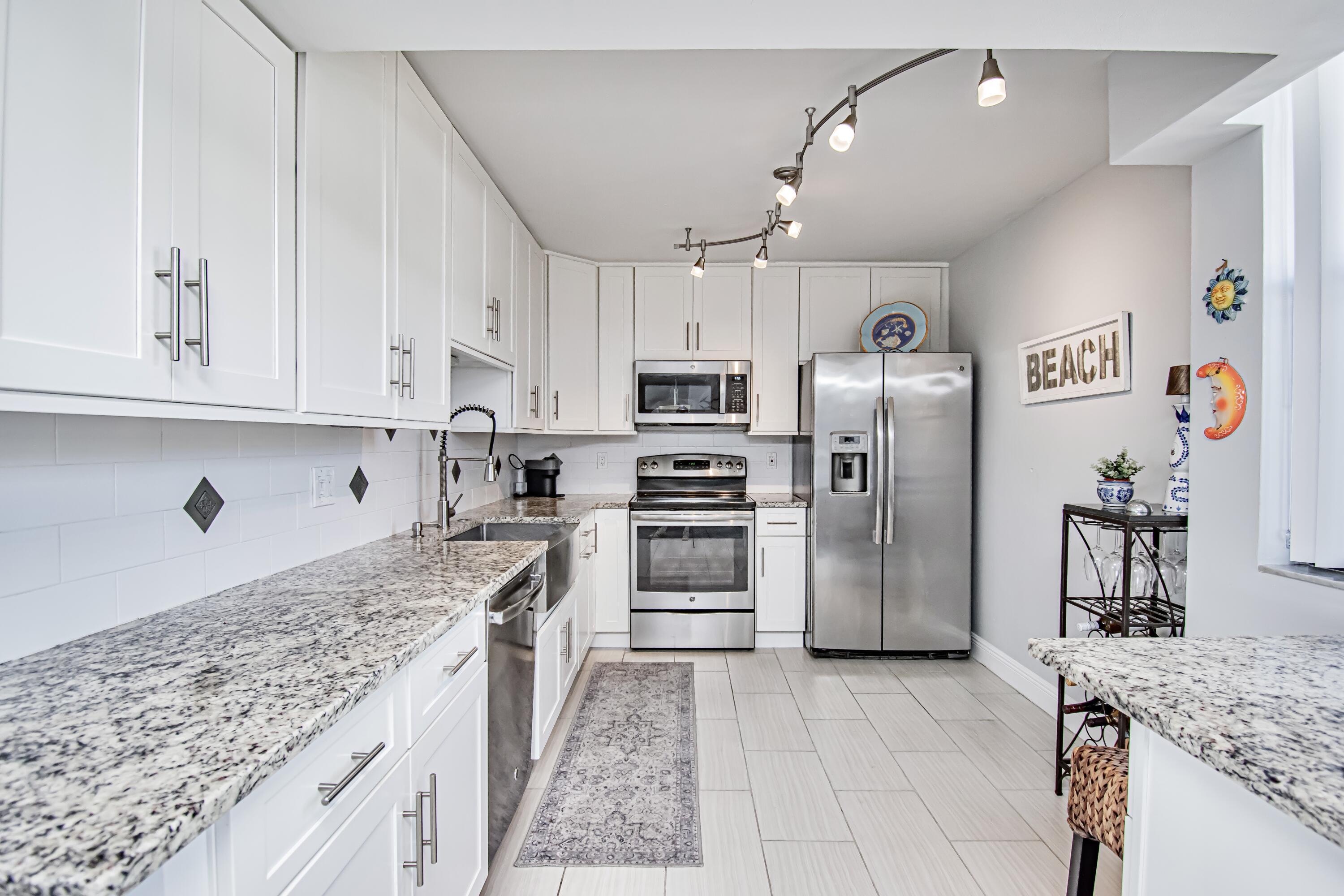 8200 Lakeshore Drive 2010