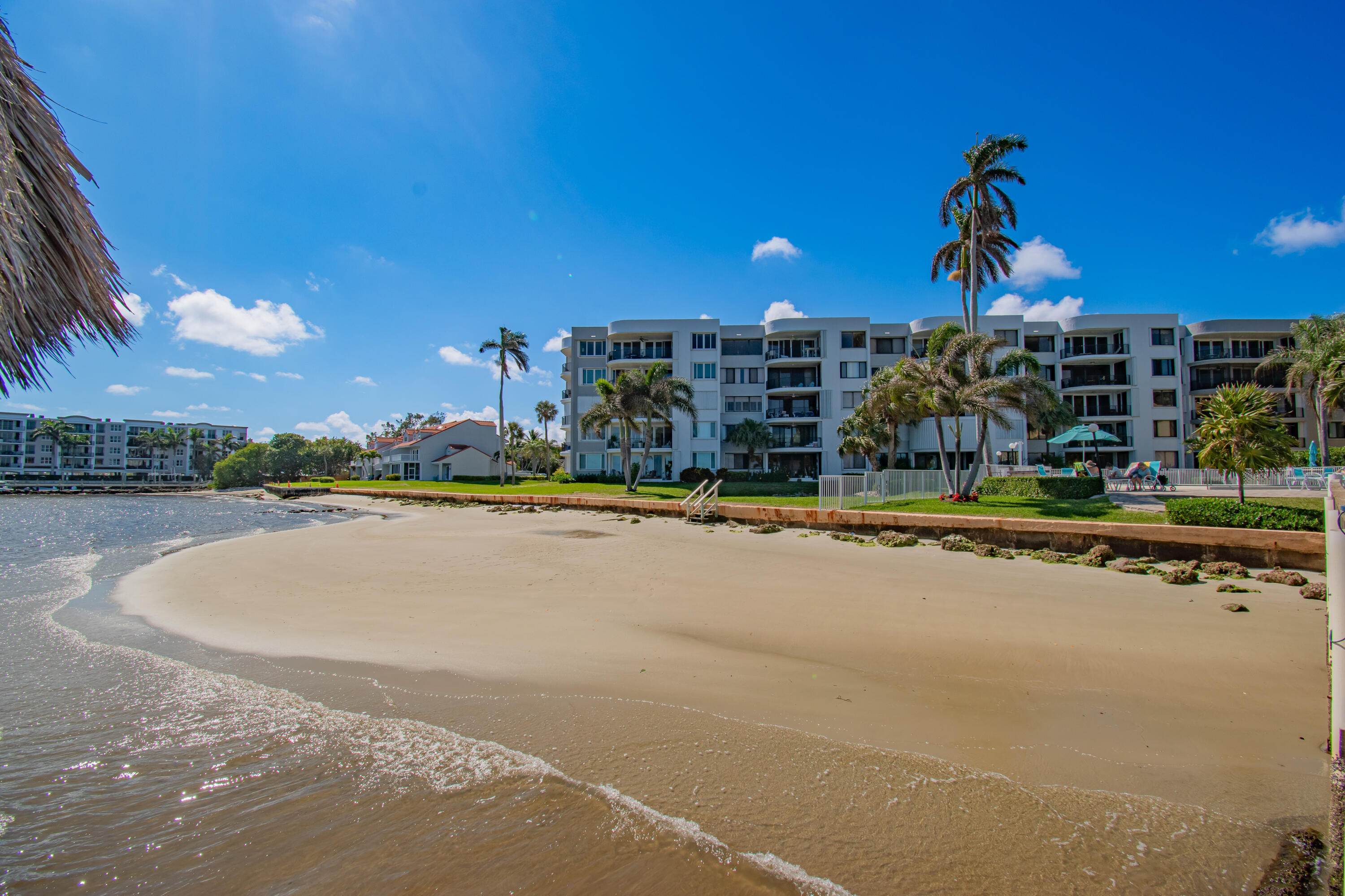 8200 Lakeshore Drive 2010