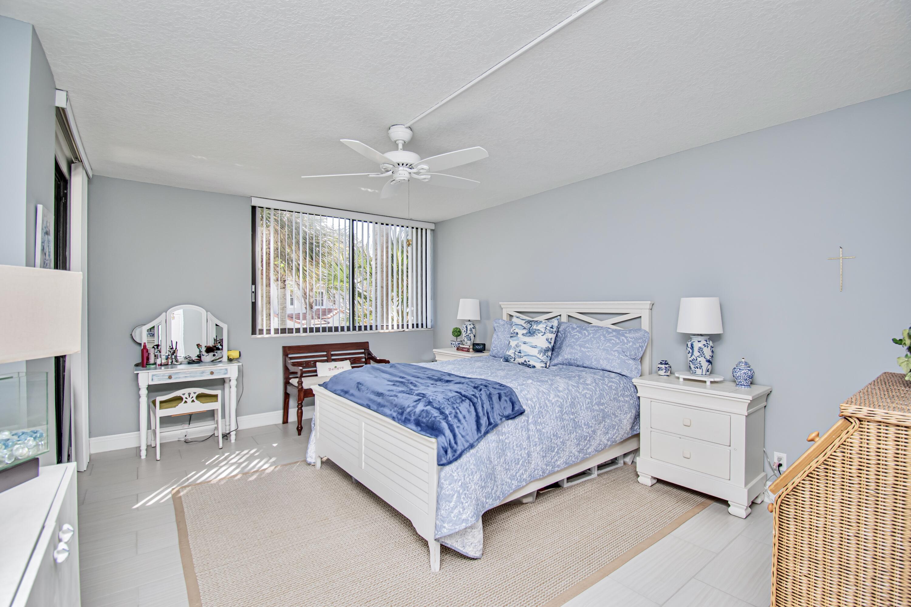 8200 Lakeshore Drive 2010