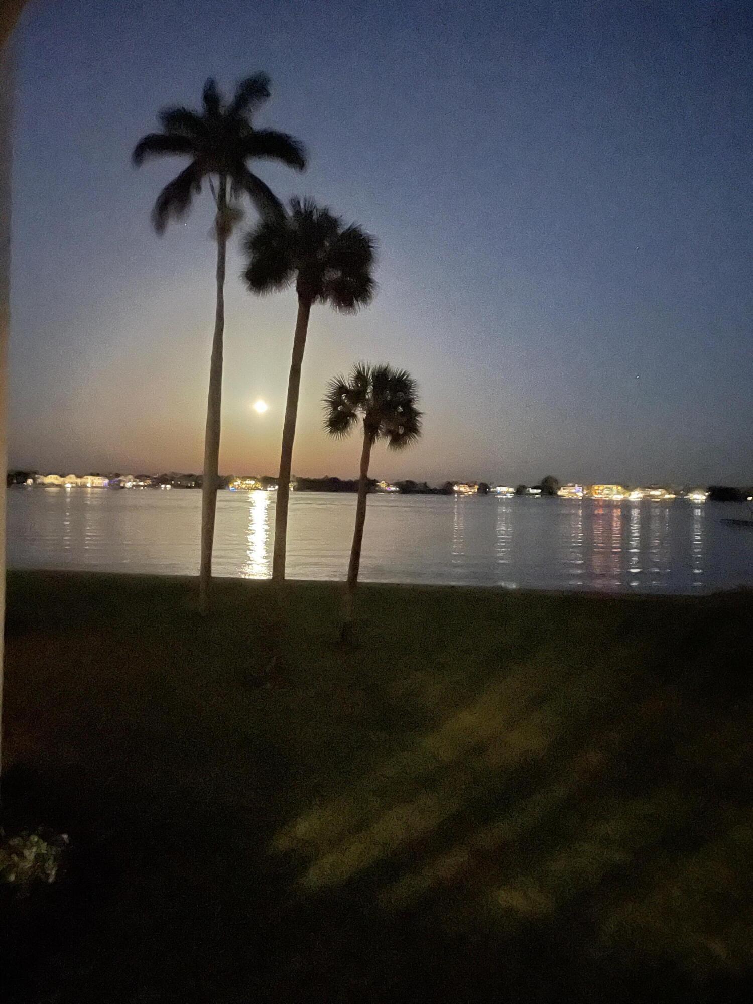 8200 Lakeshore Drive 2010